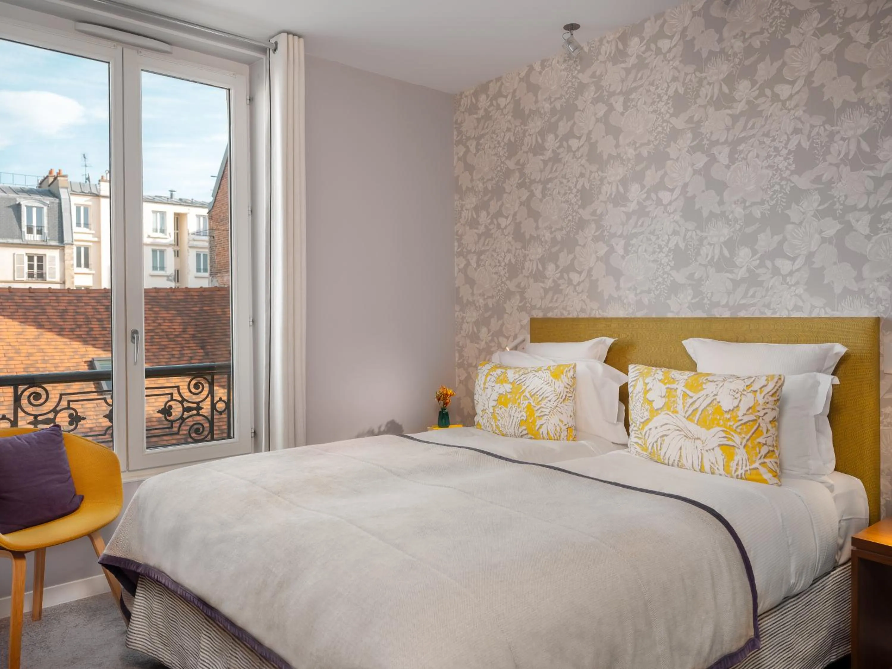 Bed in Hotel Le Mareuil