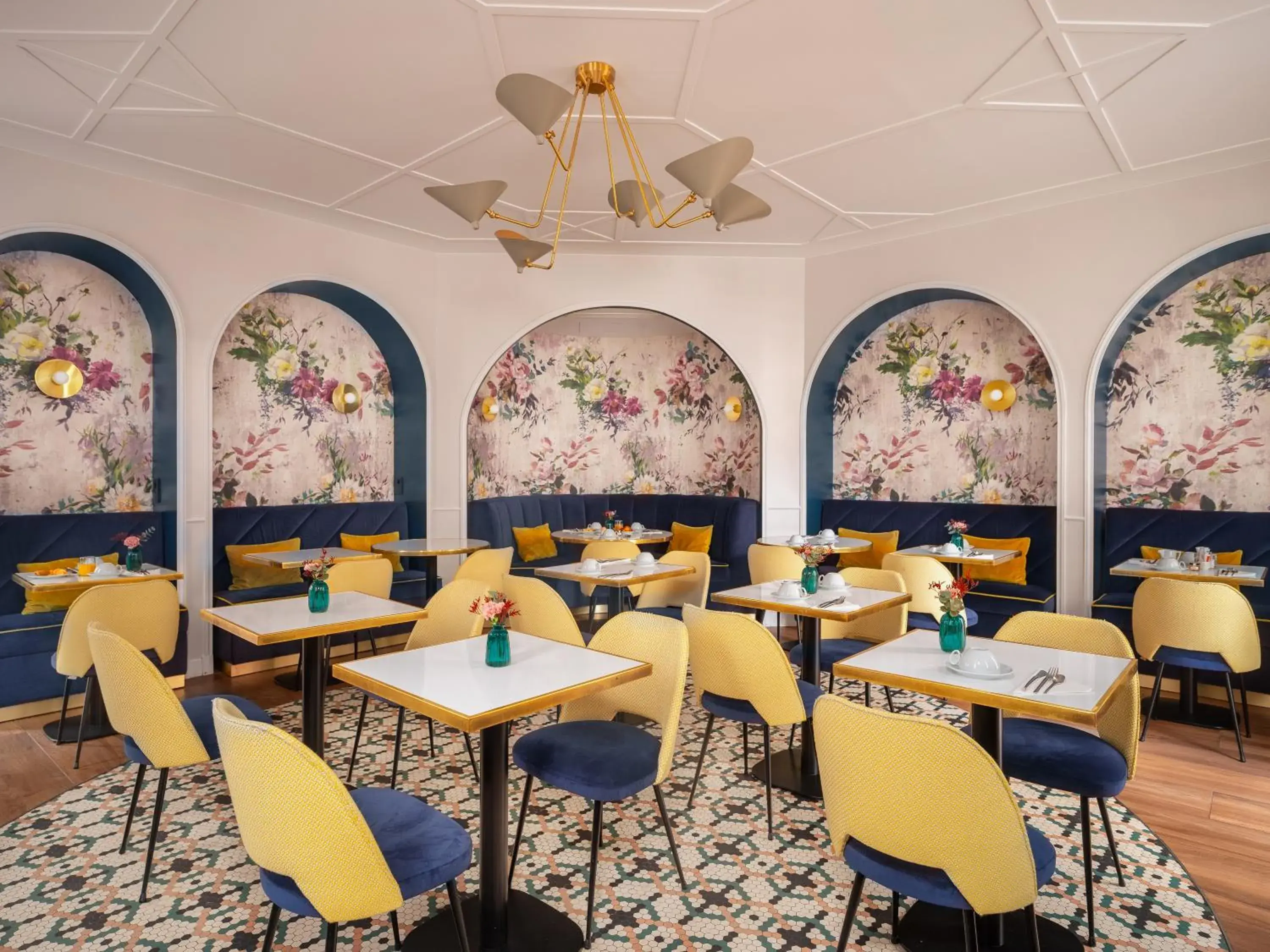 Breakfast in Hotel Le Mareuil Breakfast in Hotel Le Mareuil