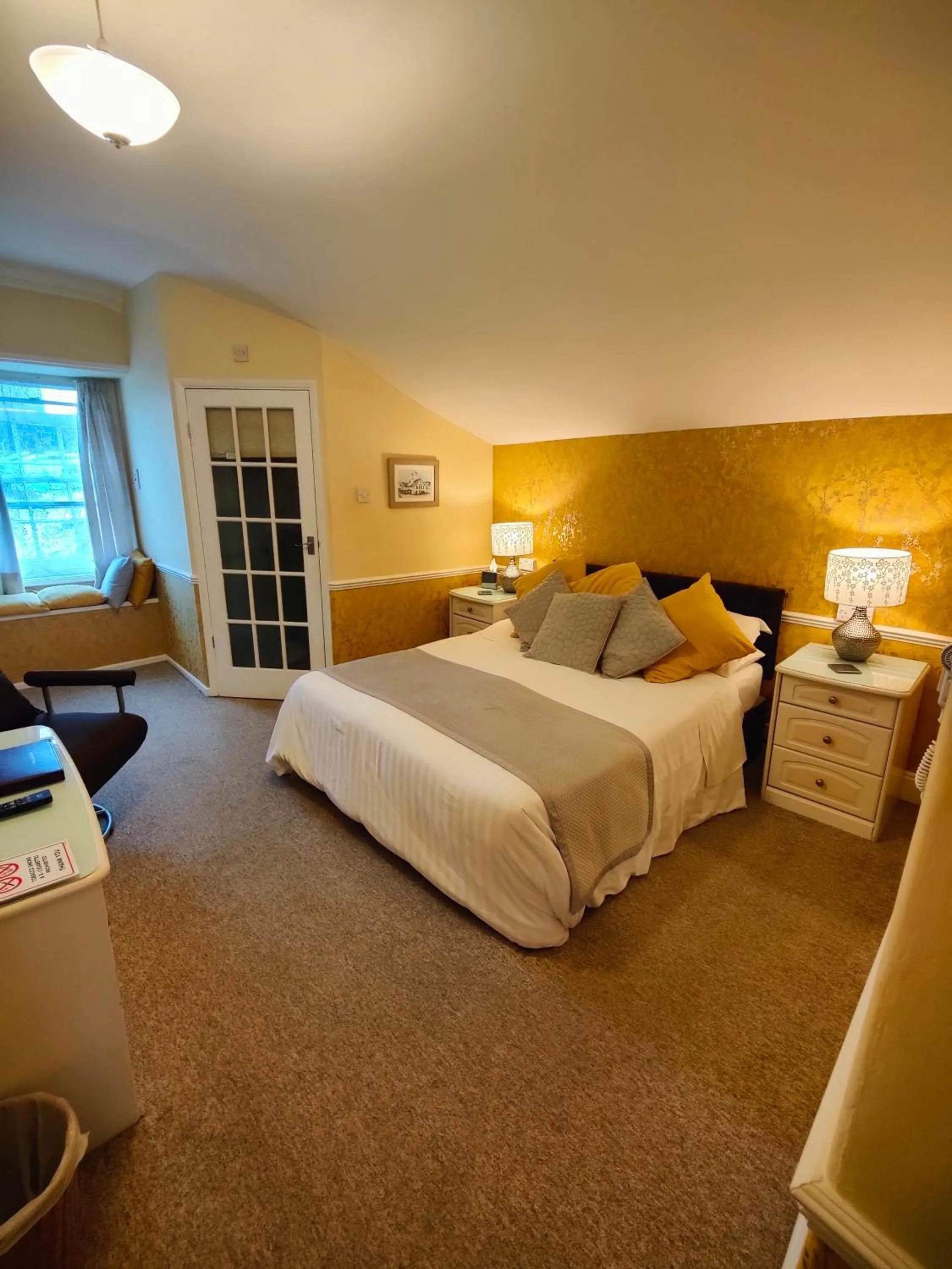 Bed in The Pack o' Cards