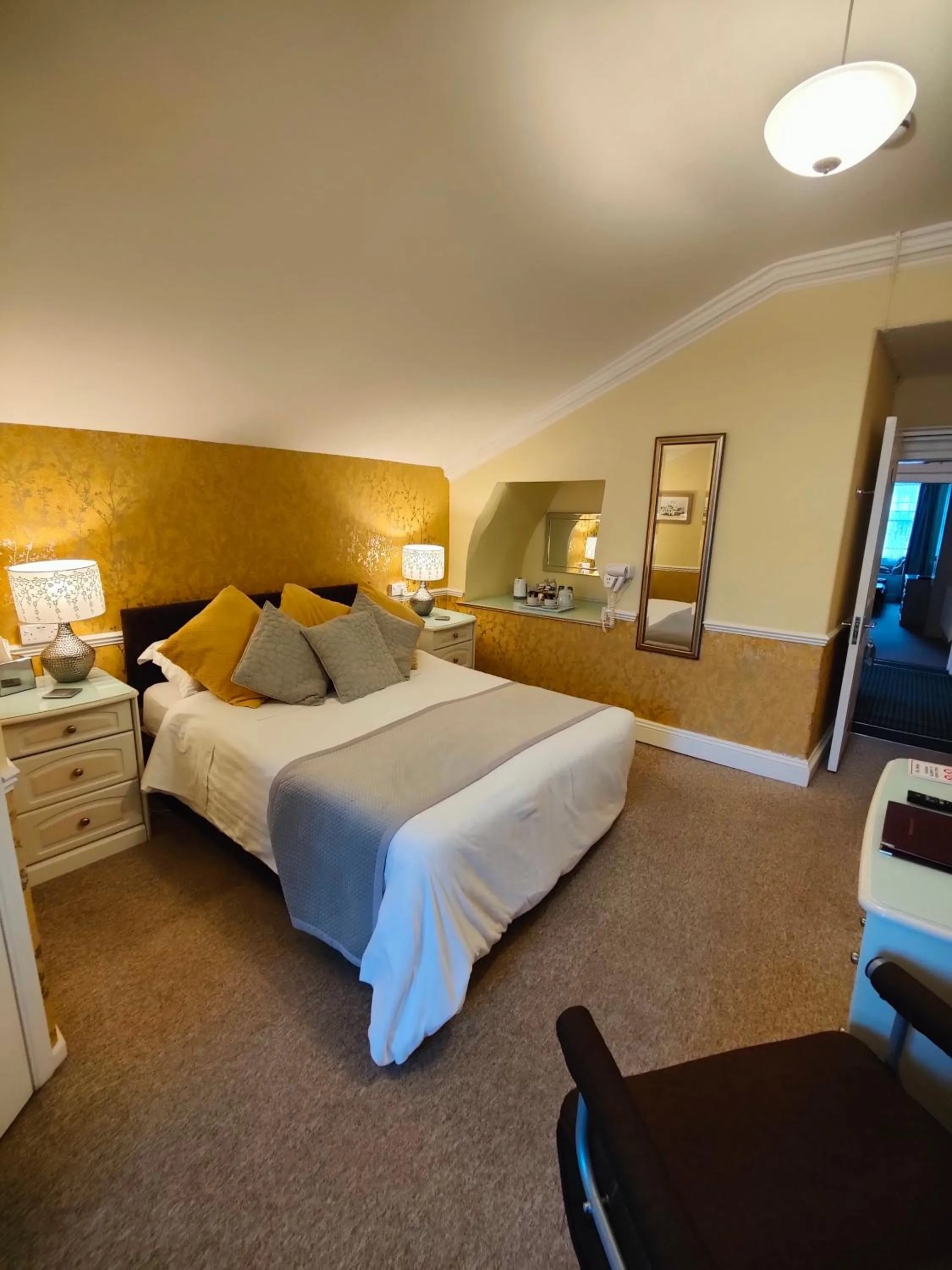 Bed in The Pack o' Cards