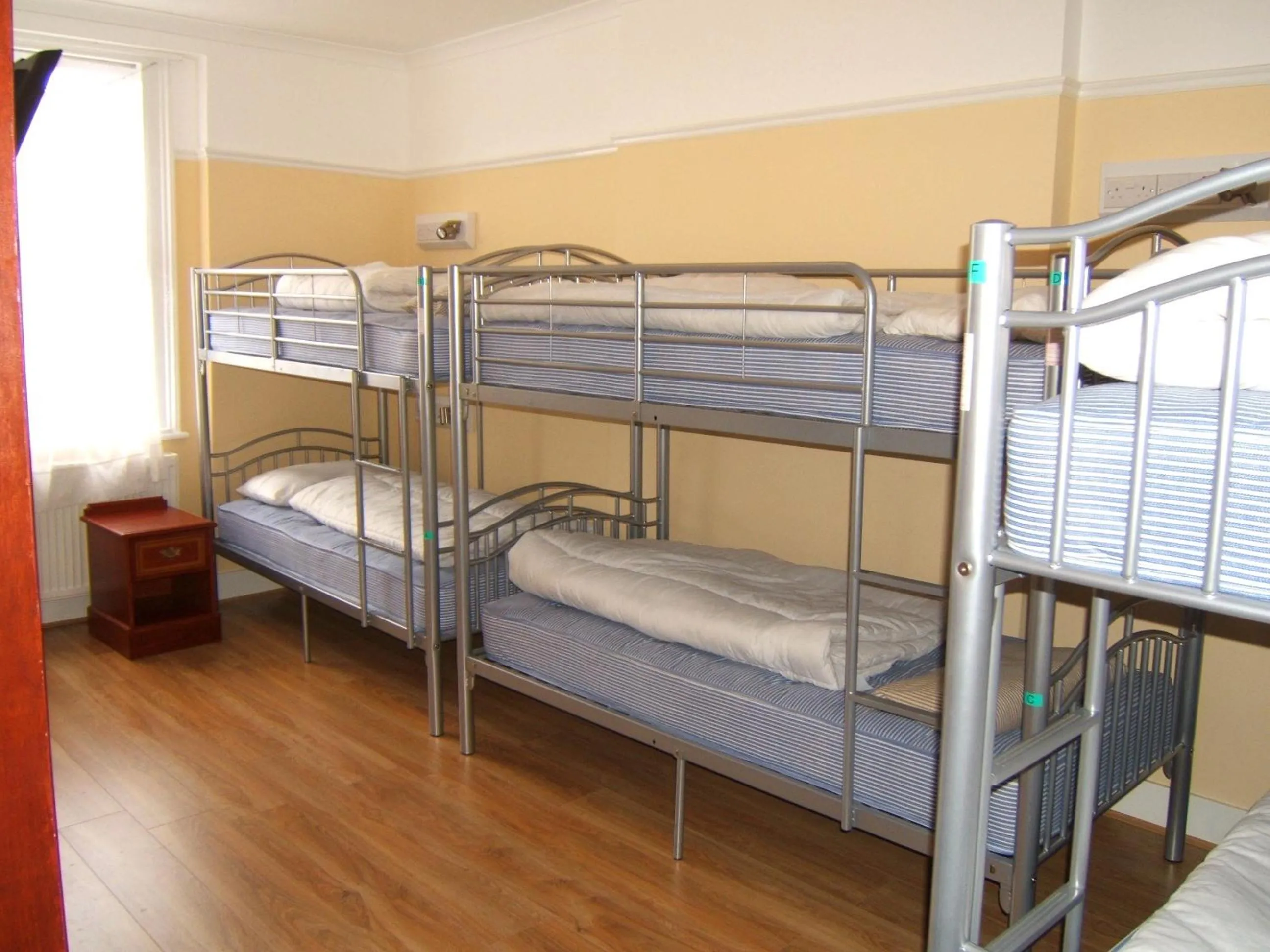 Bedroom, Bed in Dolphin Inn - The Lodge