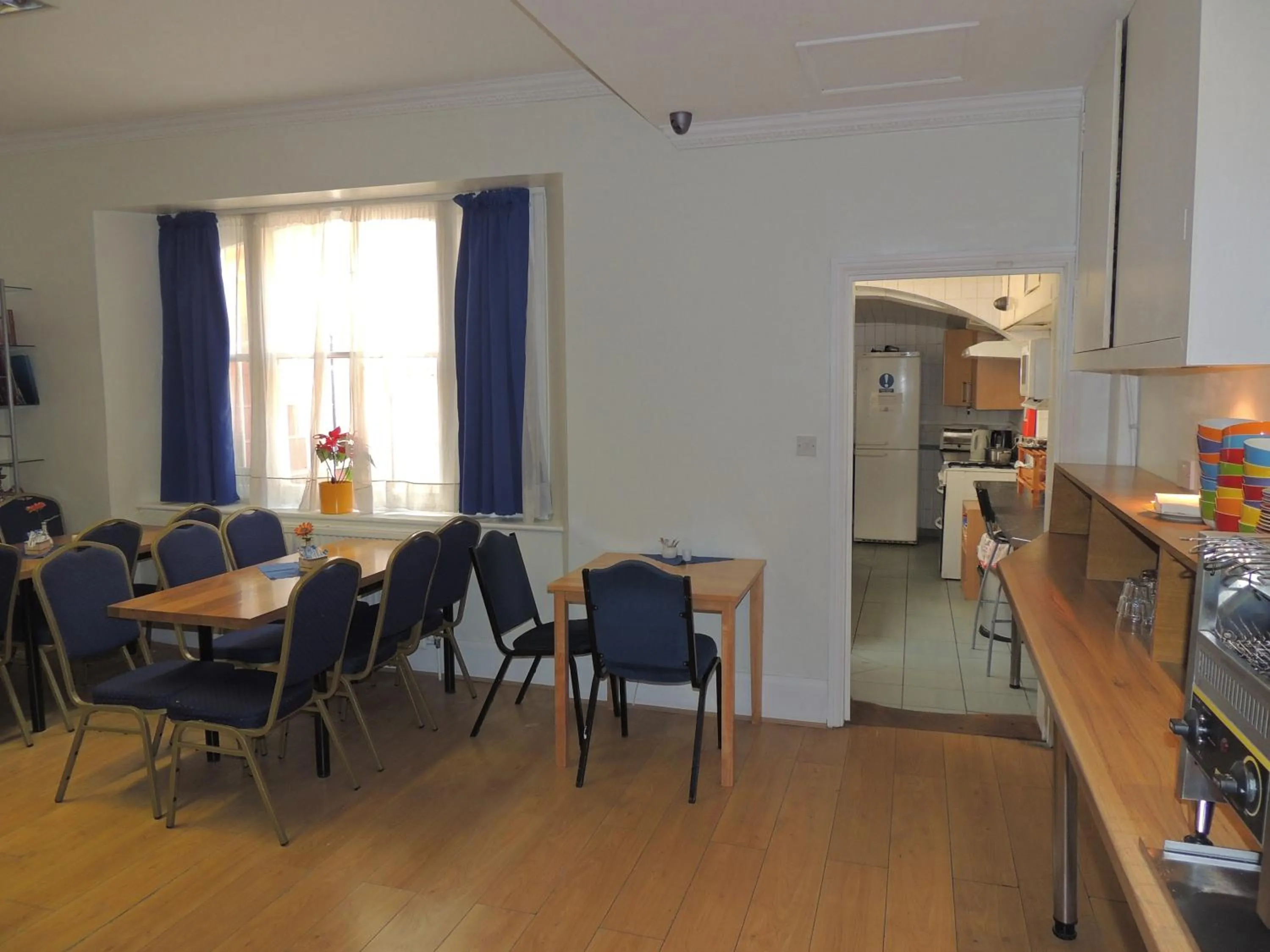 Communal lounge/ TV room in Dolphin Inn - The Lodge