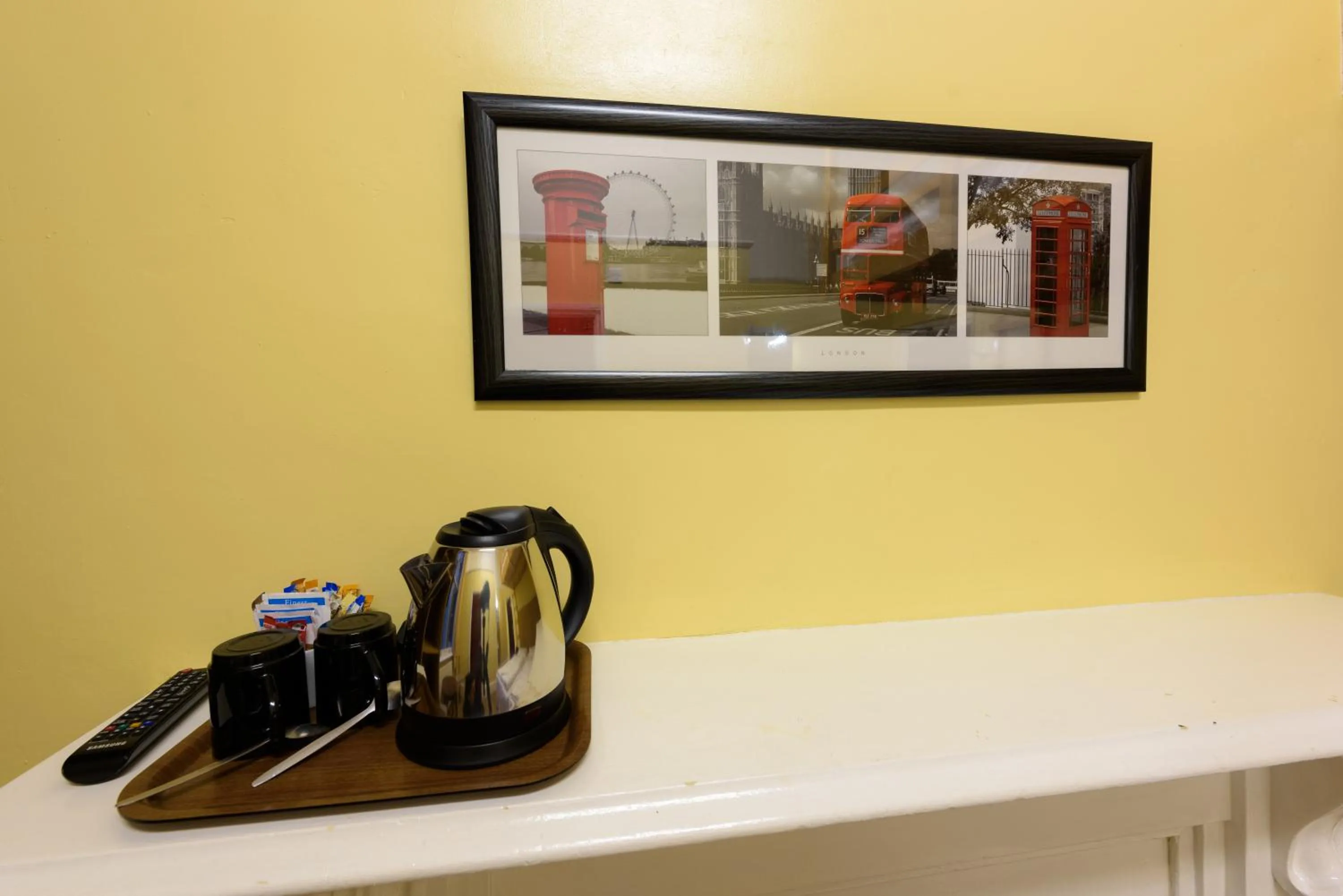 Coffee/tea facilities in Dolphin Inn - The Lodge