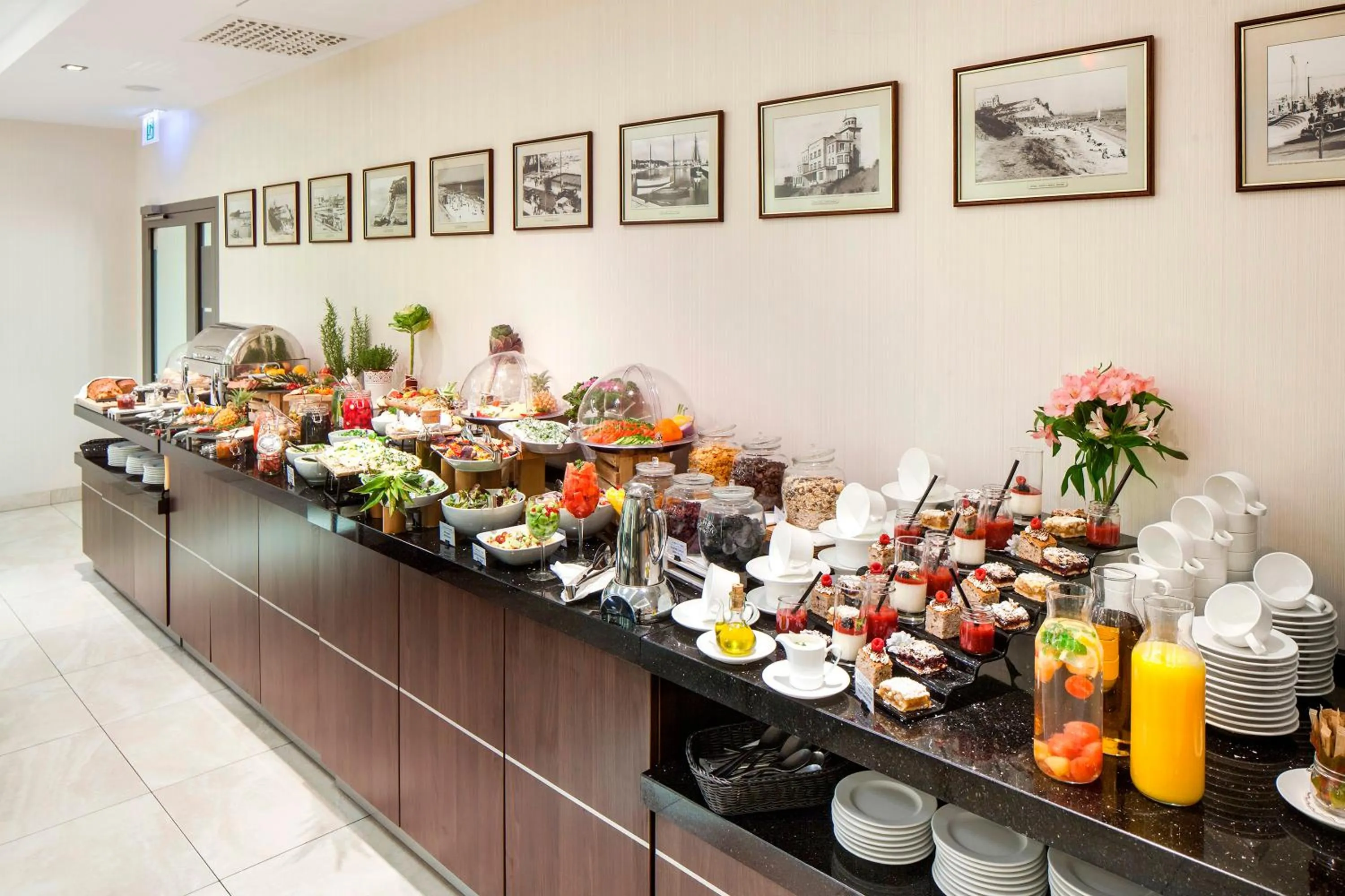Buffet breakfast in Hotel Różany Gaj - Destigo Hotels