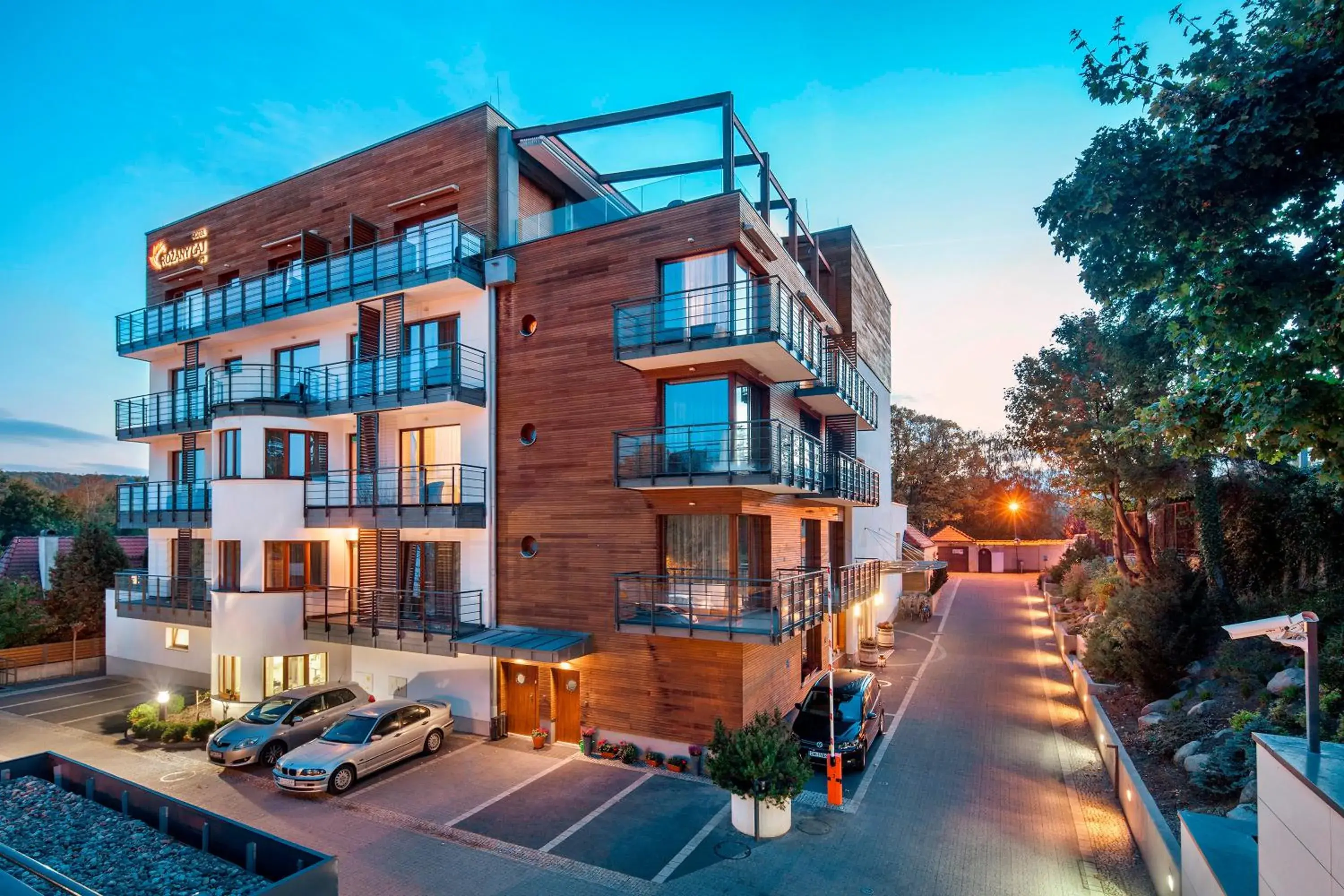 Facade/entrance in Hotel Różany Gaj - Destigo Hotels Facade/entrance in Hotel Różany Gaj - Destigo Hotels