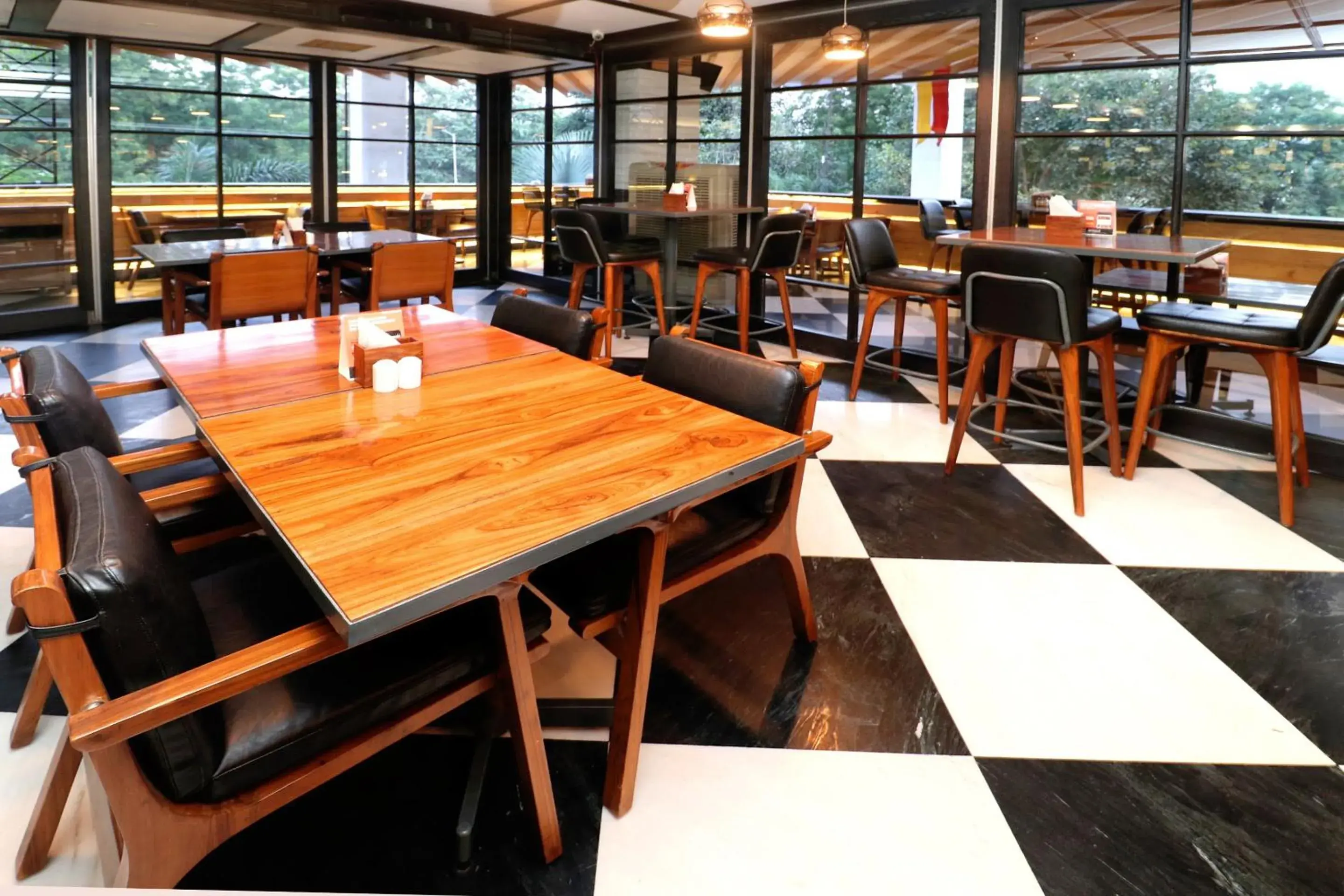 Restaurant/places to eat in The Toy Hotel Restaurant/places to eat in The Toy Hotel