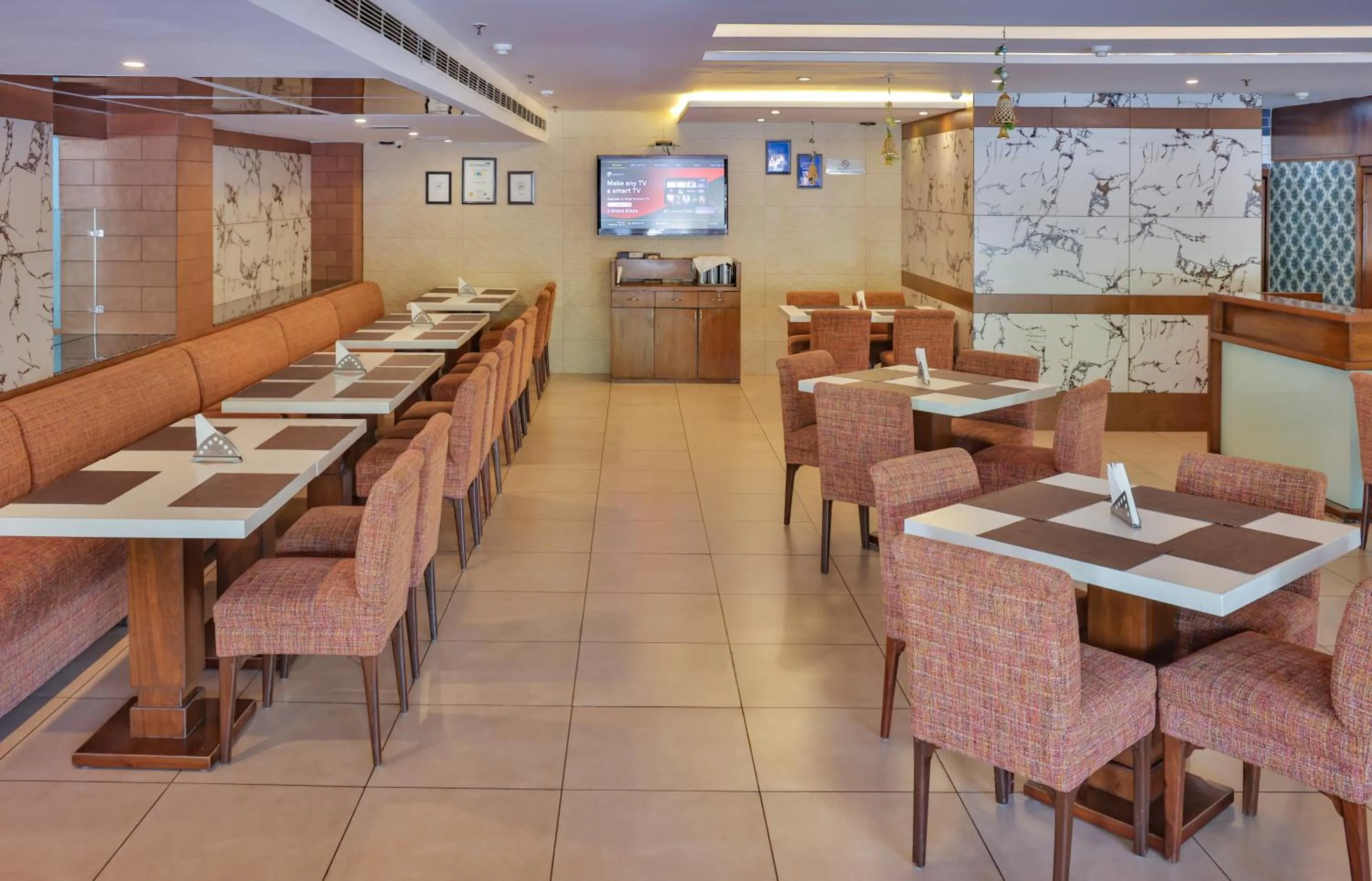 Restaurant/places to eat in Hotel Cama