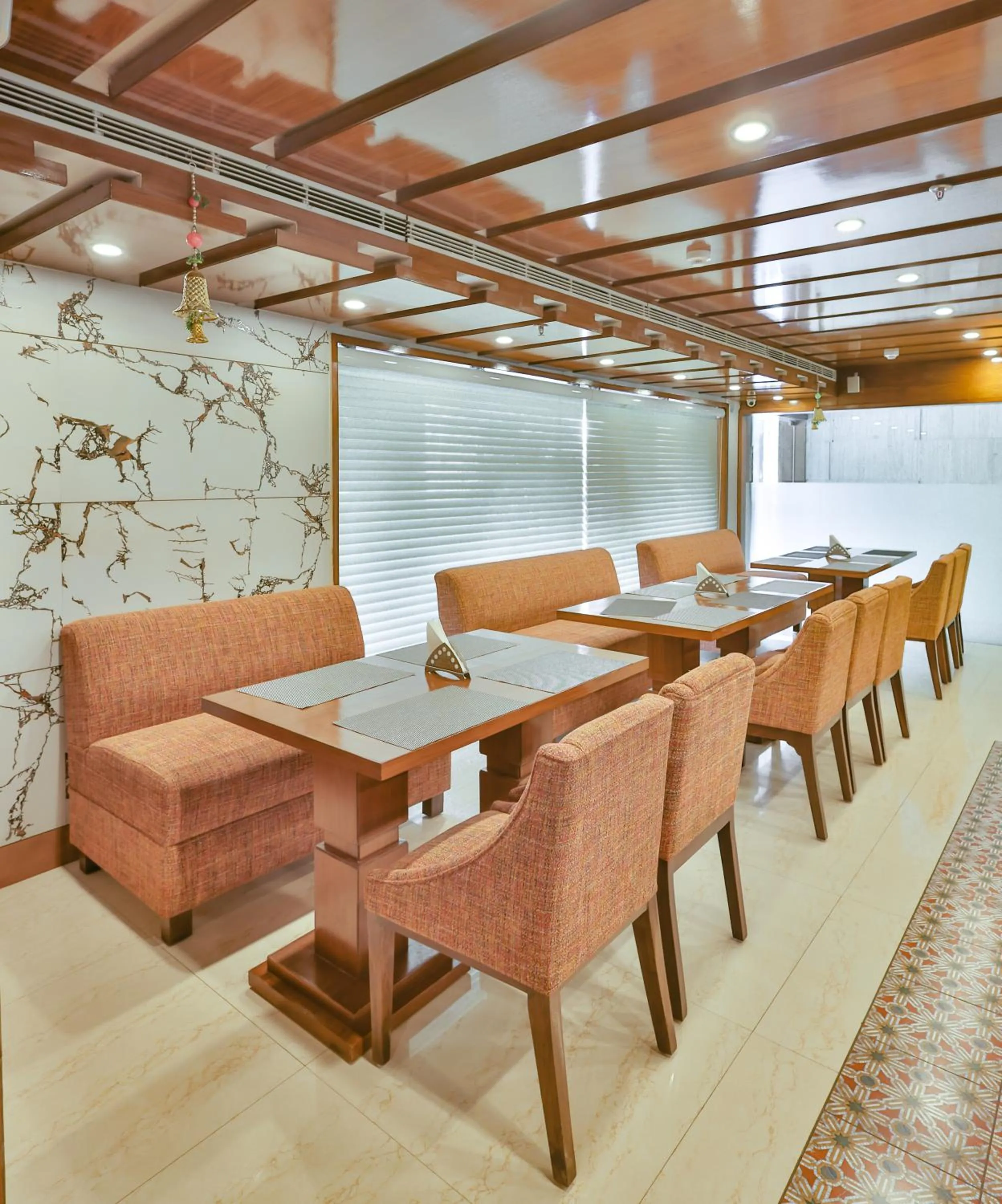 Restaurant/places to eat in Hotel Cama