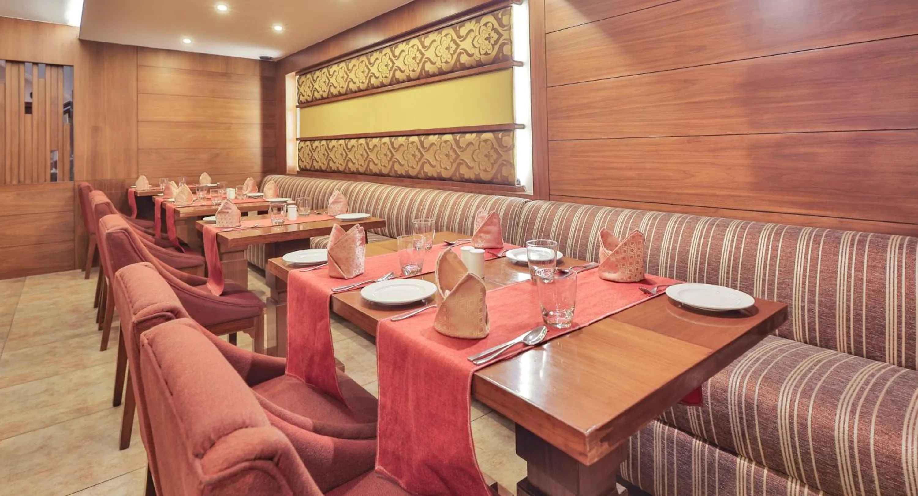 Restaurant/places to eat in Hotel Cama