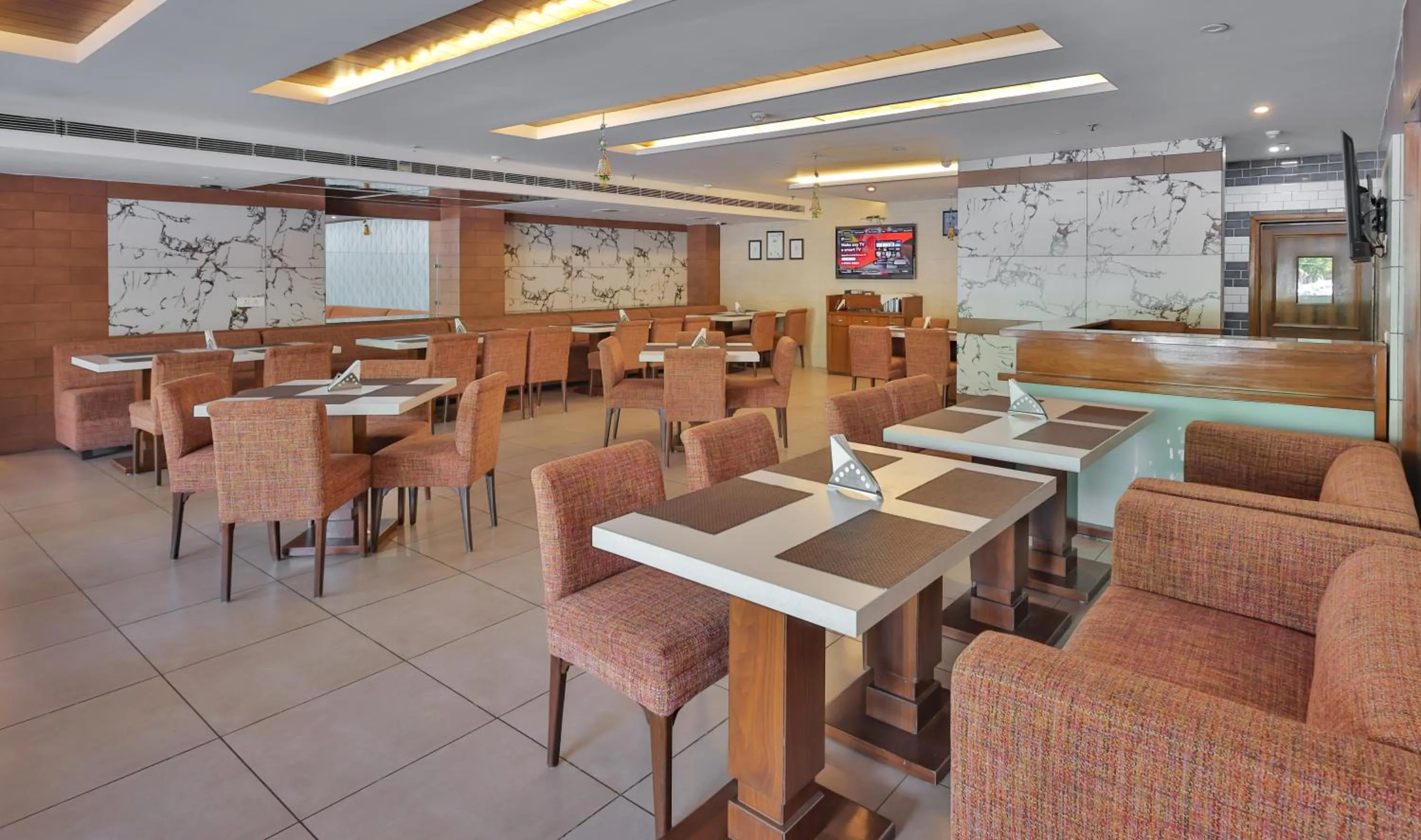 Restaurant/places to eat in Hotel Cama