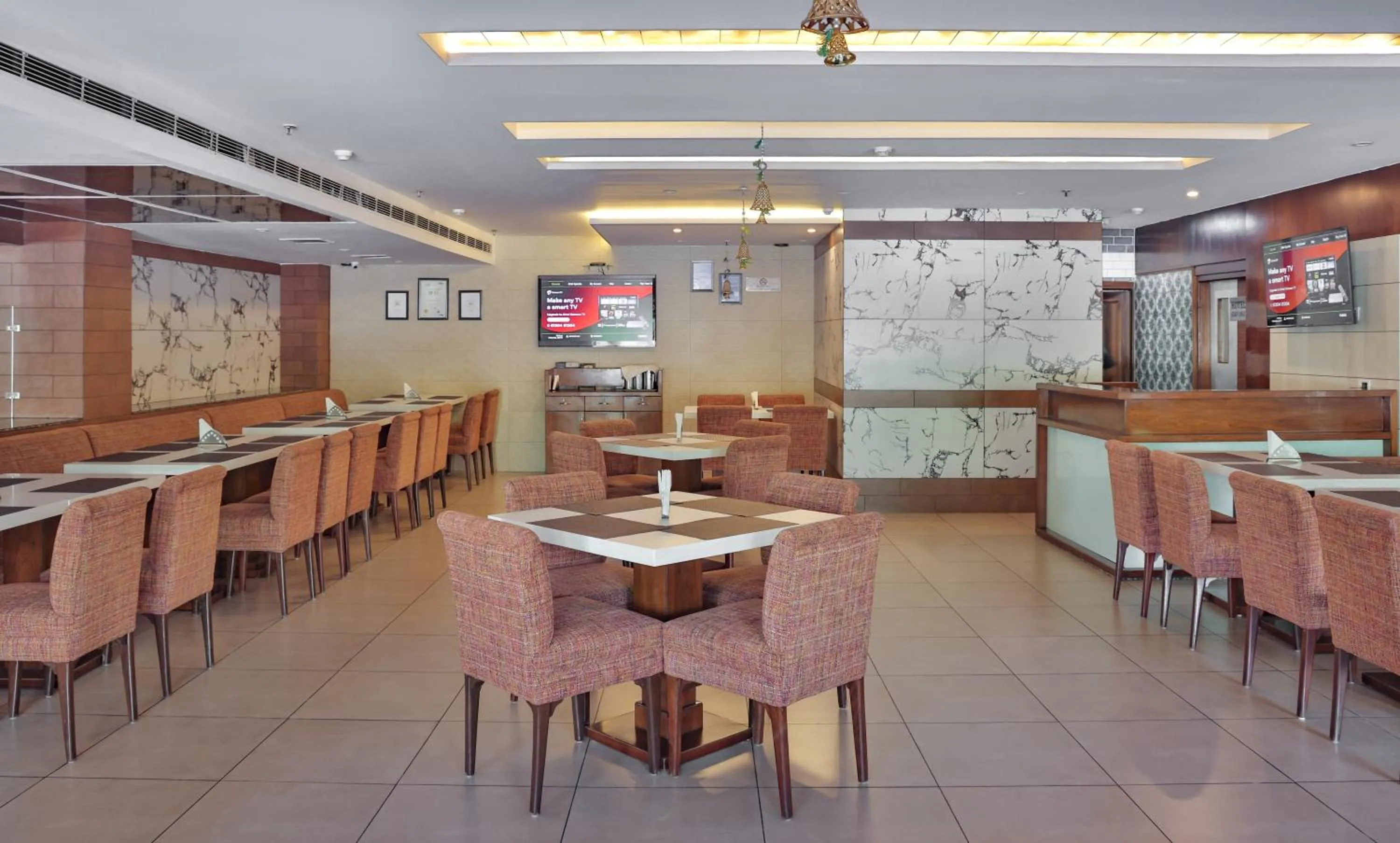 Restaurant/places to eat in Hotel Cama