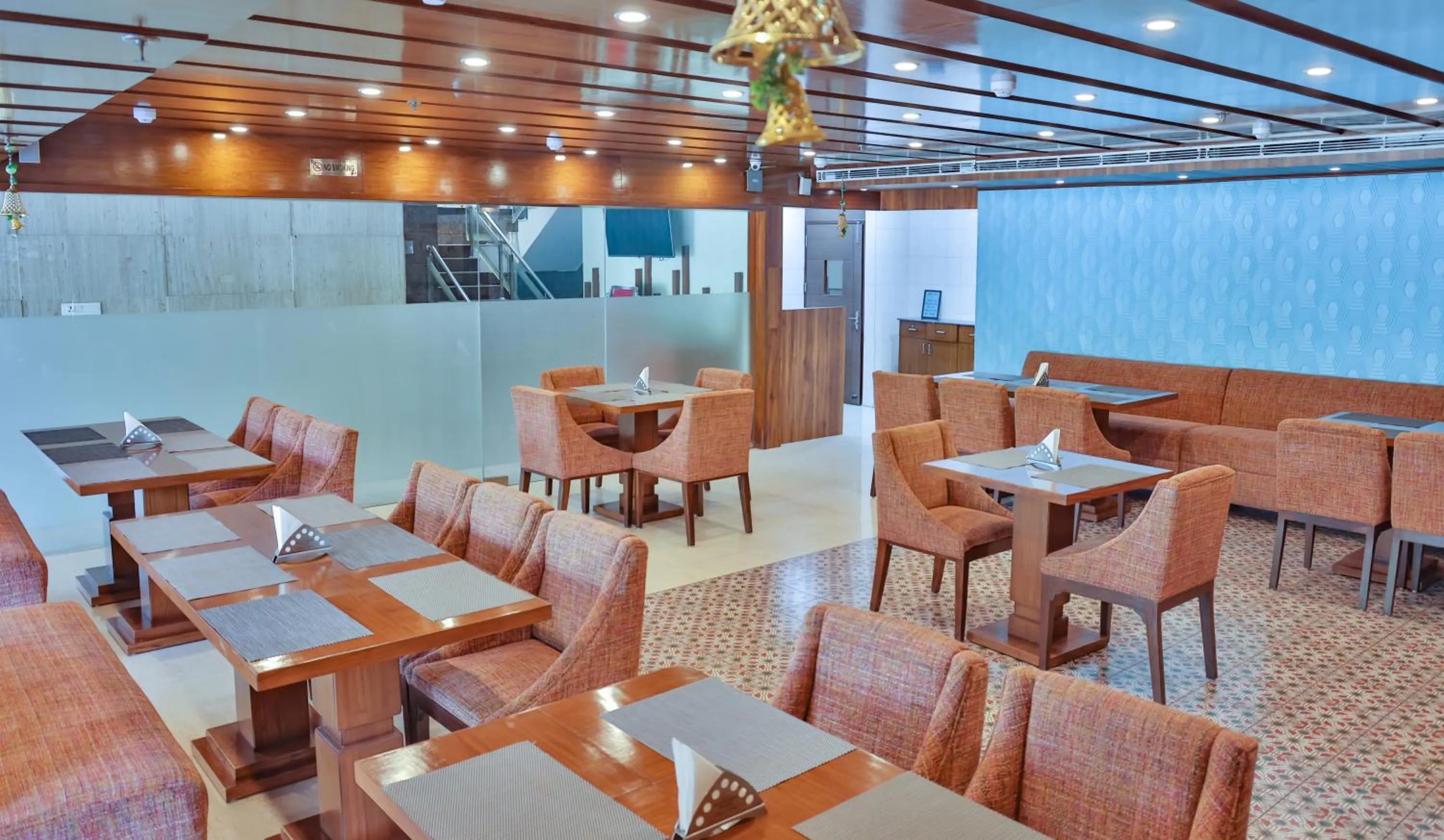 Restaurant/places to eat in Hotel Cama