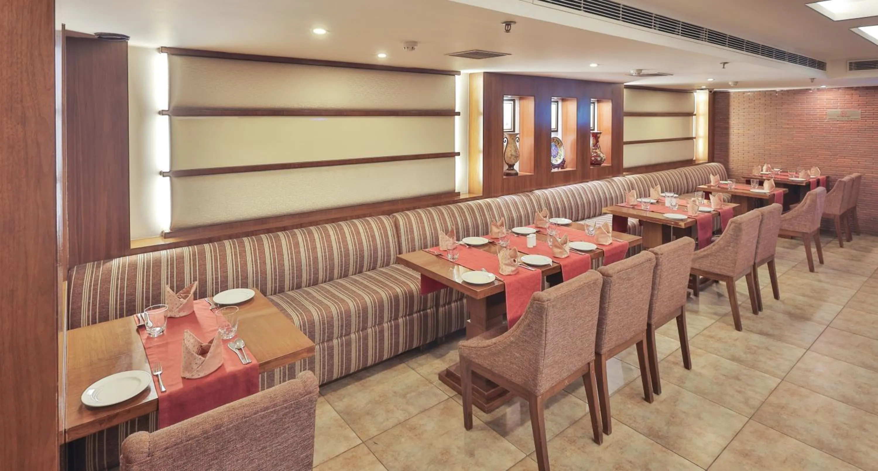 Restaurant/places to eat in Hotel Cama