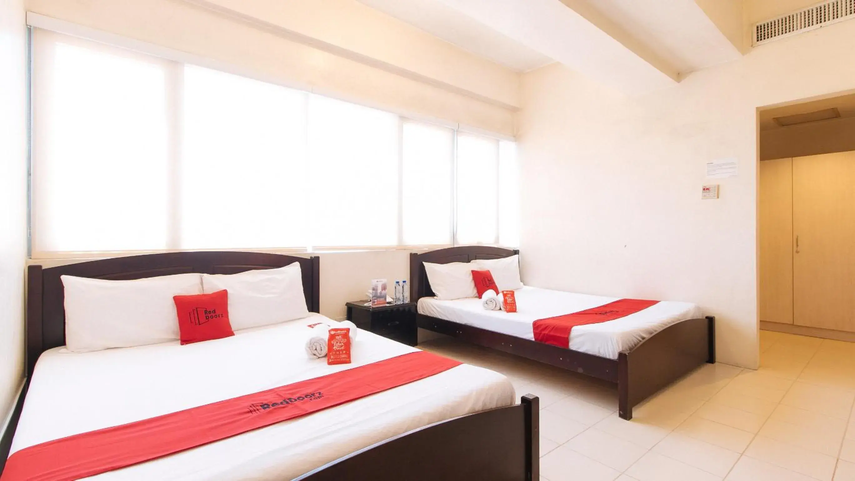 Bed in RedDoorz Plus @ E Rodriguez Corner Banawe Bed in RedDoorz Plus @ E Rodriguez Corner Banawe