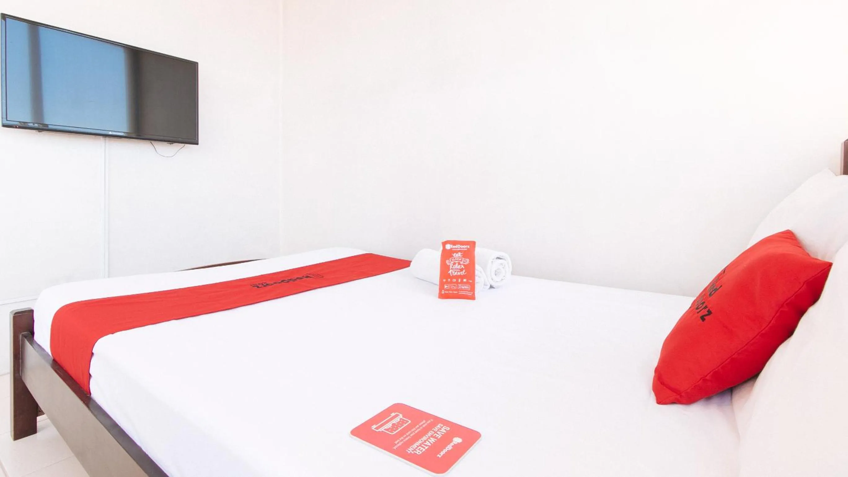 Bed in RedDoorz Plus @ E Rodriguez Corner Banawe