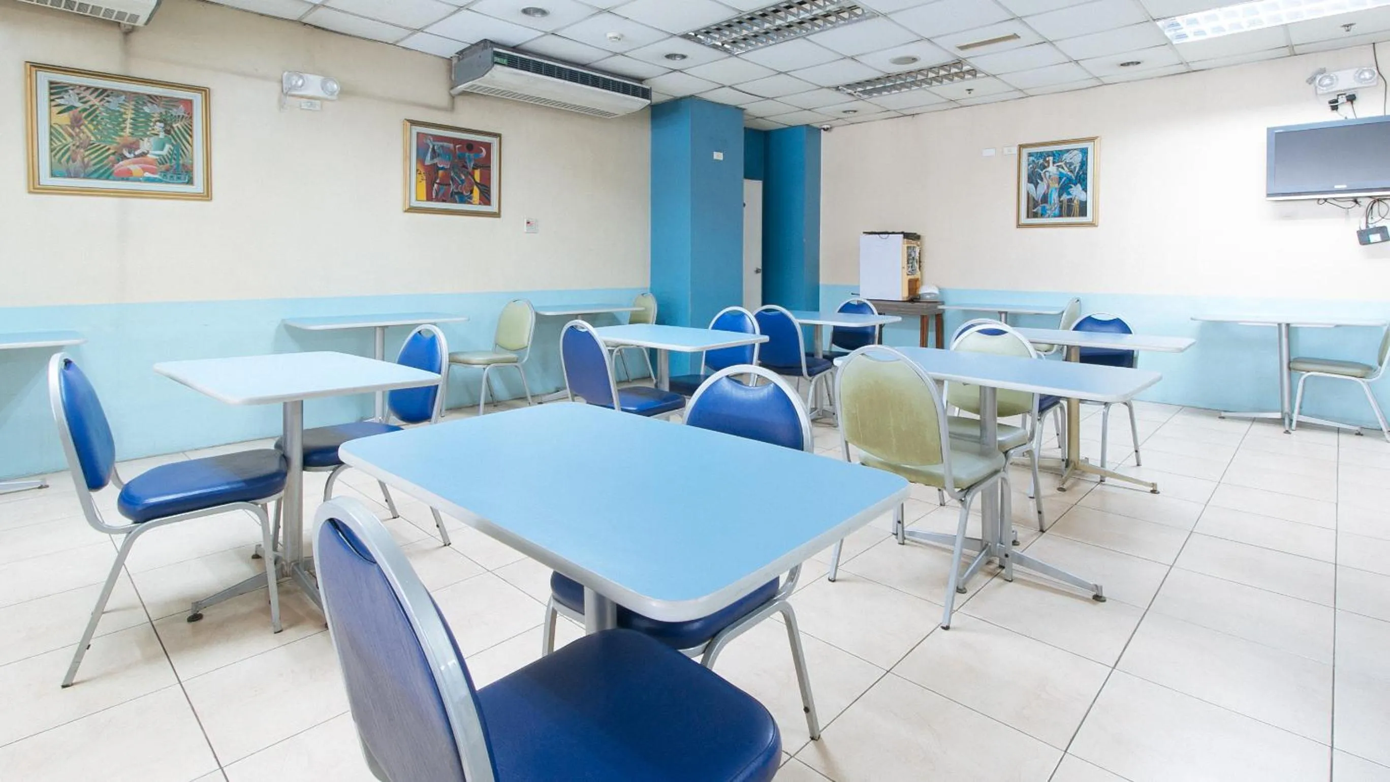 Restaurant/places to eat in RedDoorz Plus @ E Rodriguez Corner Banawe