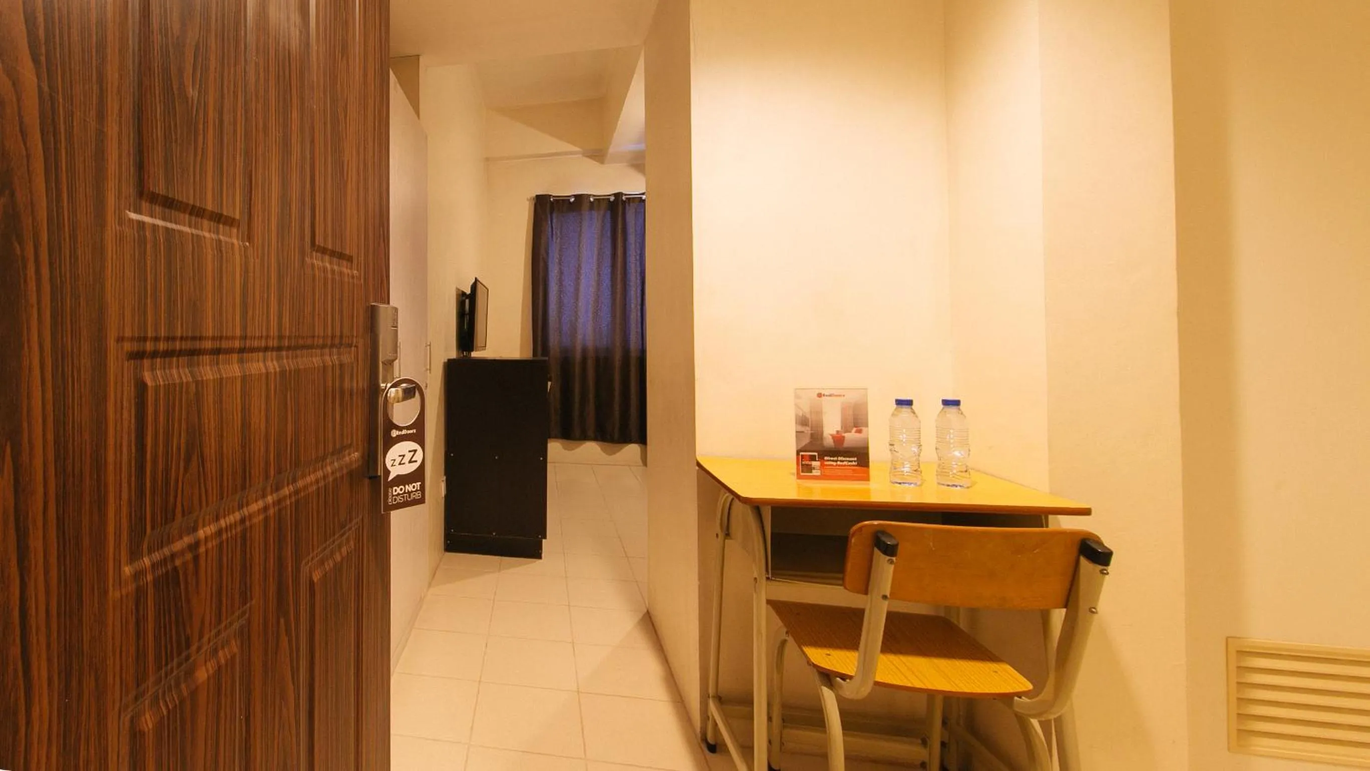 TV and multimedia in RedDoorz Plus @ E Rodriguez Corner Banawe