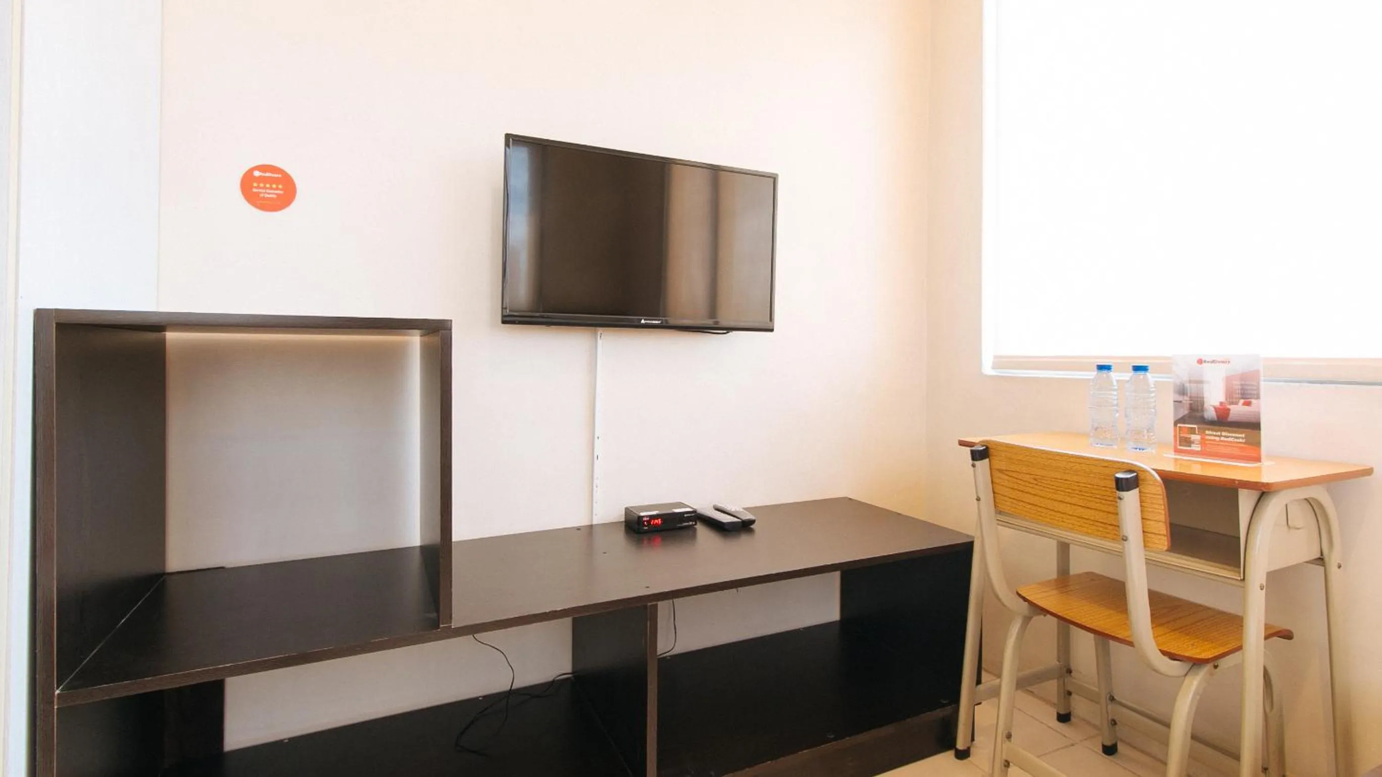 TV and multimedia in RedDoorz Plus @ E Rodriguez Corner Banawe