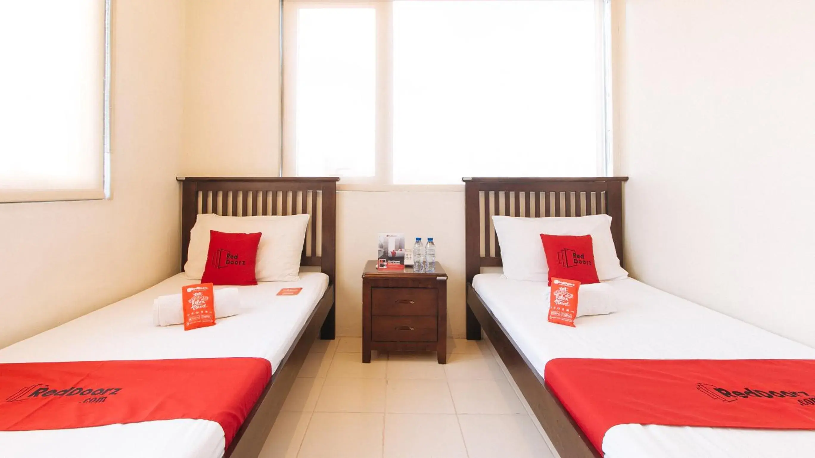 Double Room in RedDoorz Plus @ E Rodriguez Corner Banawe Double Room in RedDoorz Plus @ E Rodriguez Corner Banawe