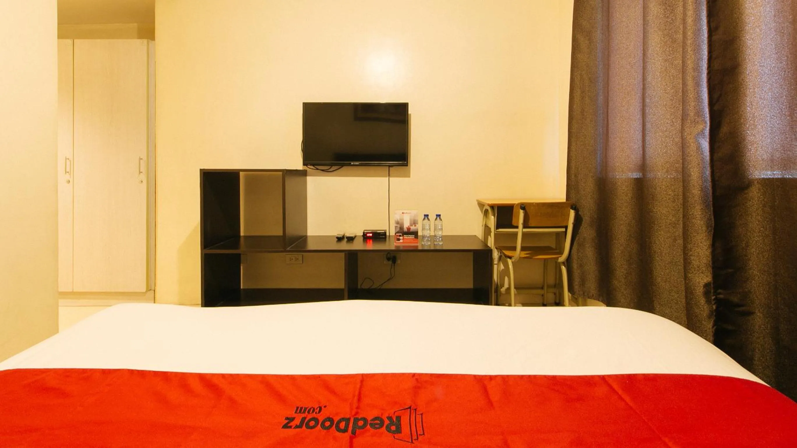 Bed in RedDoorz Plus @ E Rodriguez Corner Banawe