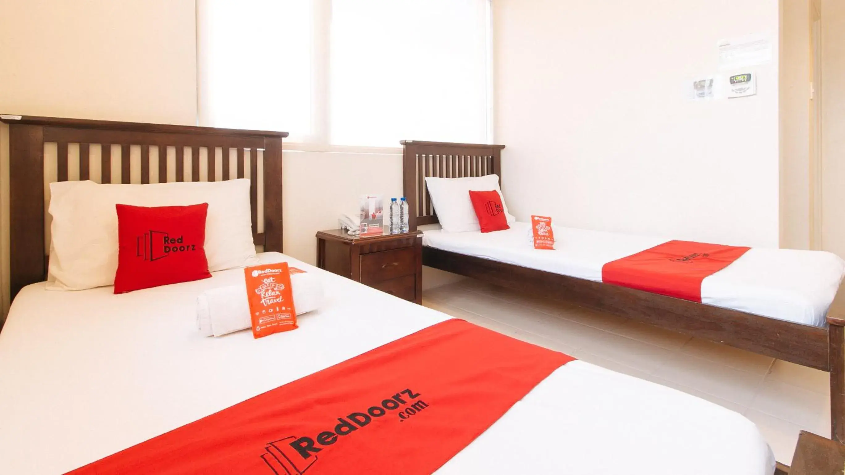 Photo of the whole room, Bed in RedDoorz Plus @ E Rodriguez Corner Banawe Photo of the whole room, Bed in RedDoorz Plus @ E Rodriguez Corner Banawe