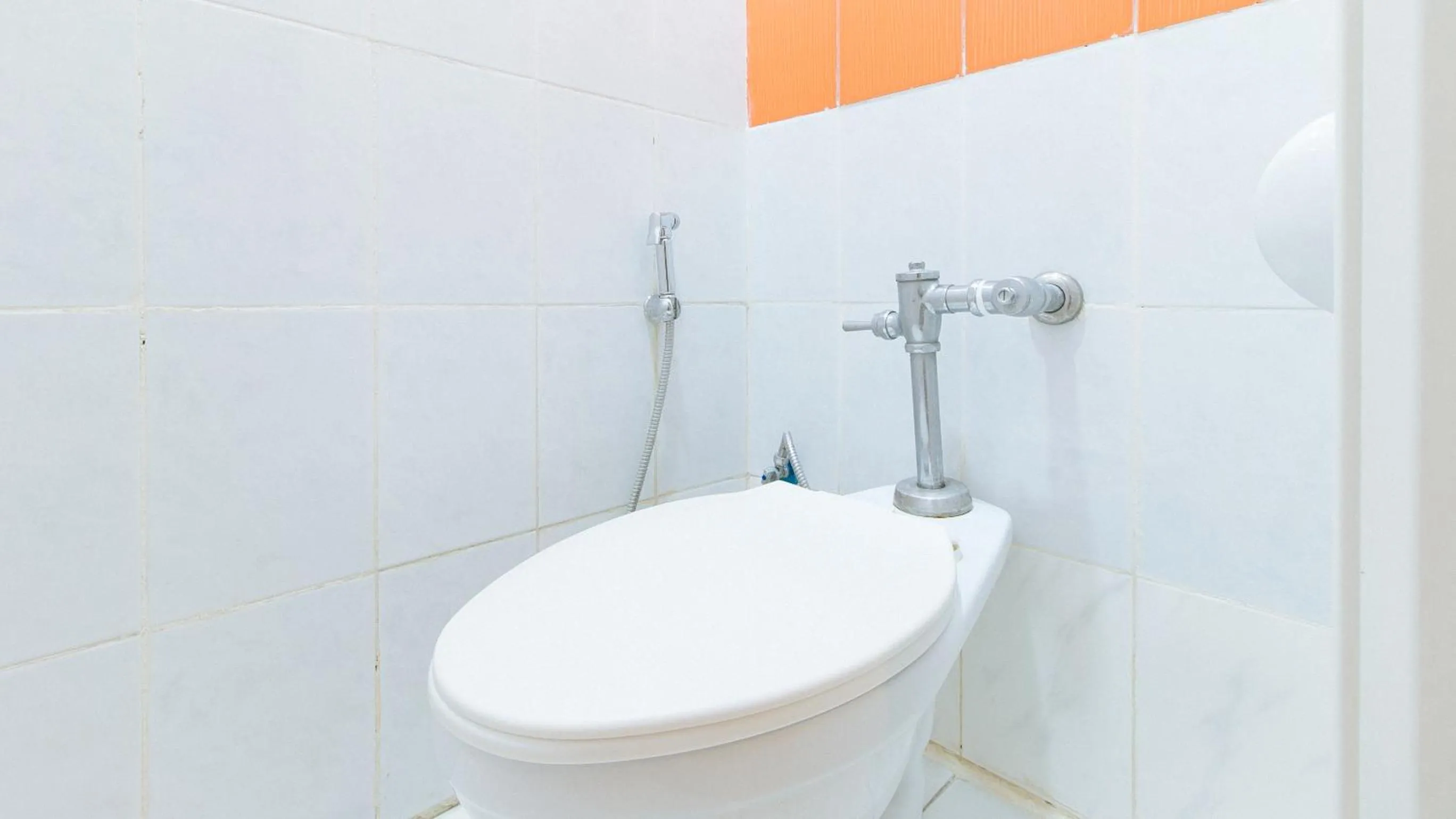 Bathroom in RedDoorz Plus @ E Rodriguez Corner Banawe