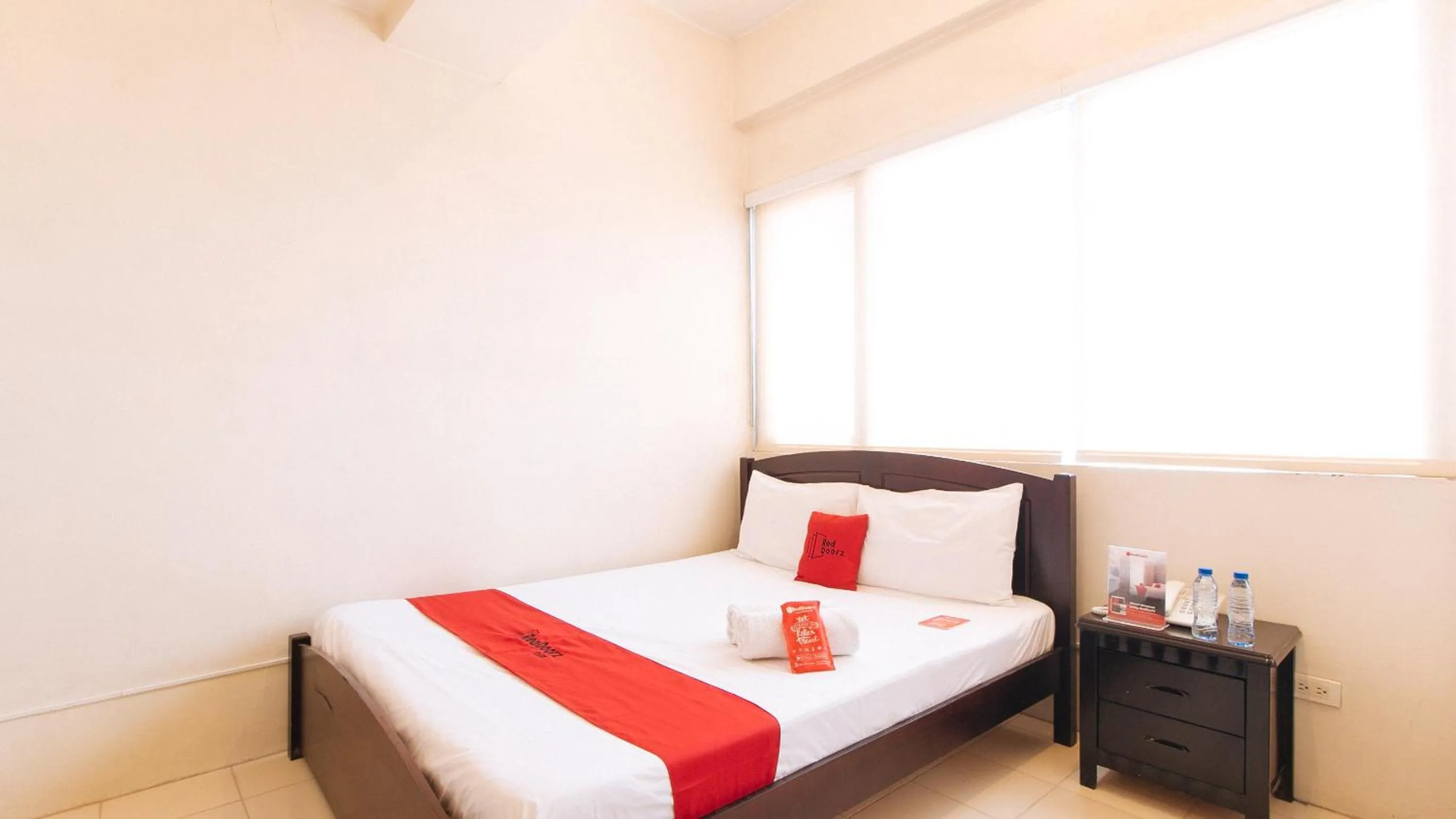 Bed in RedDoorz Plus @ E Rodriguez Corner Banawe