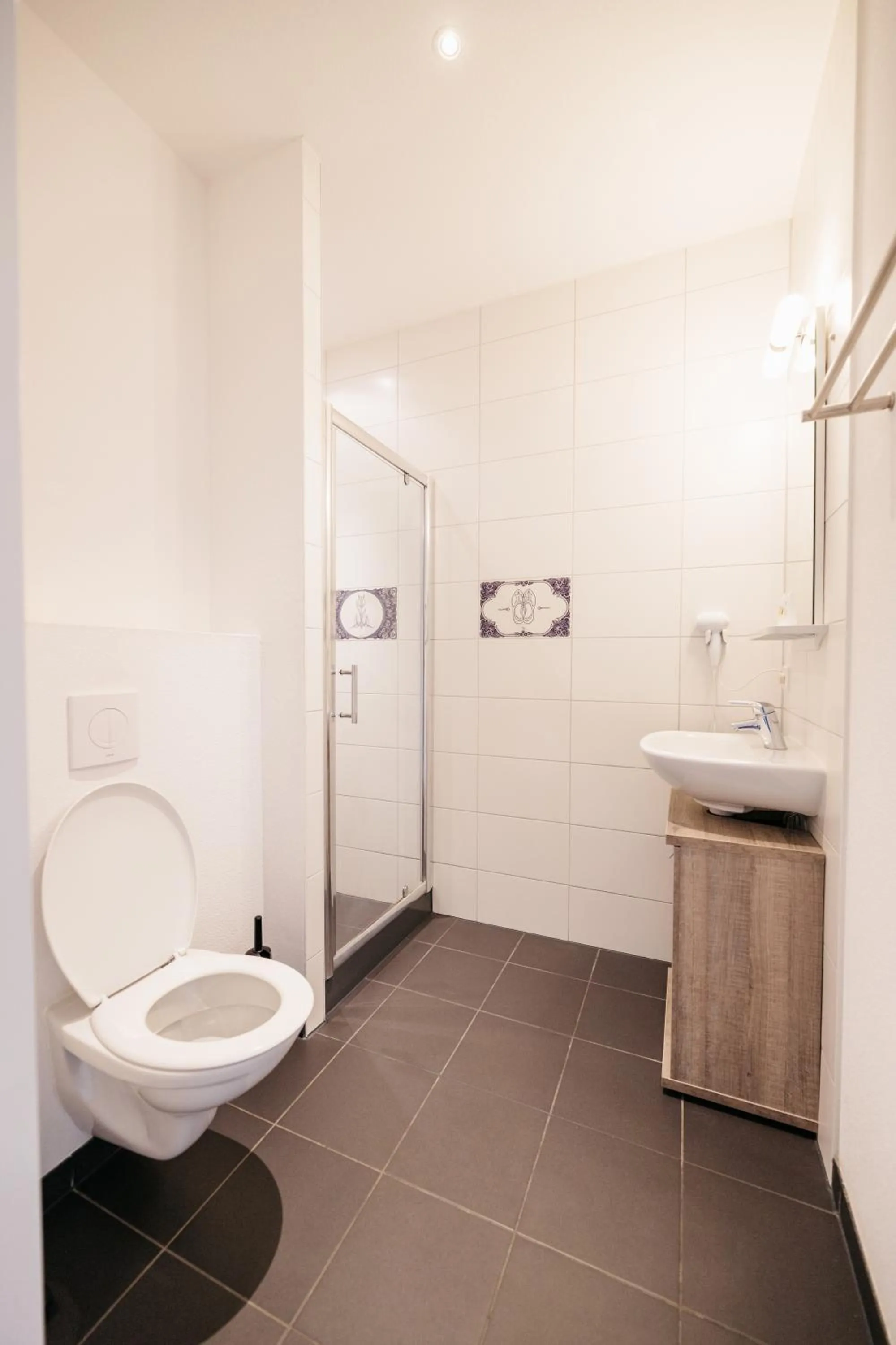 Shower in Amsterdam ID Aparthotel