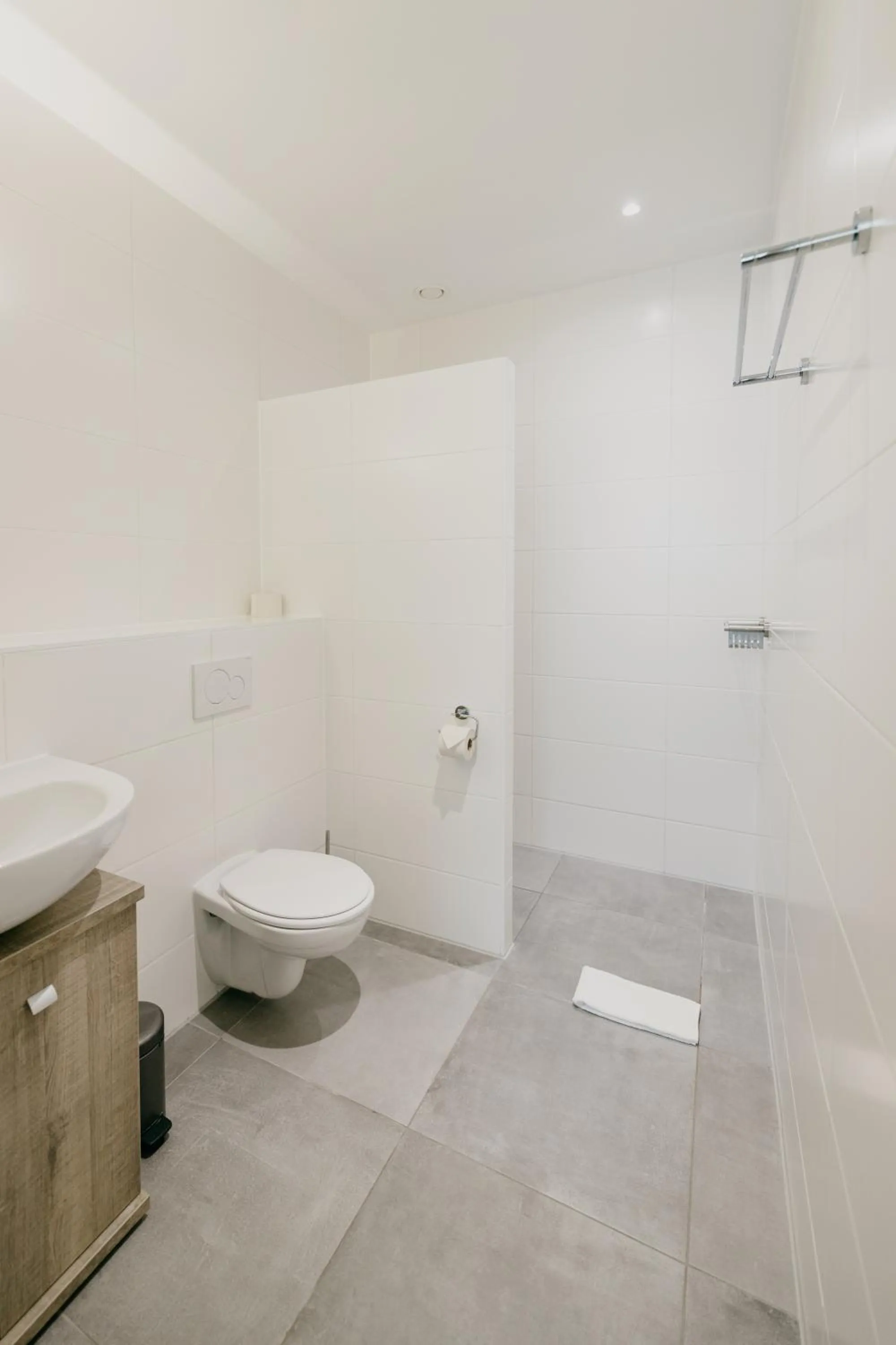 Shower in Amsterdam ID Aparthotel