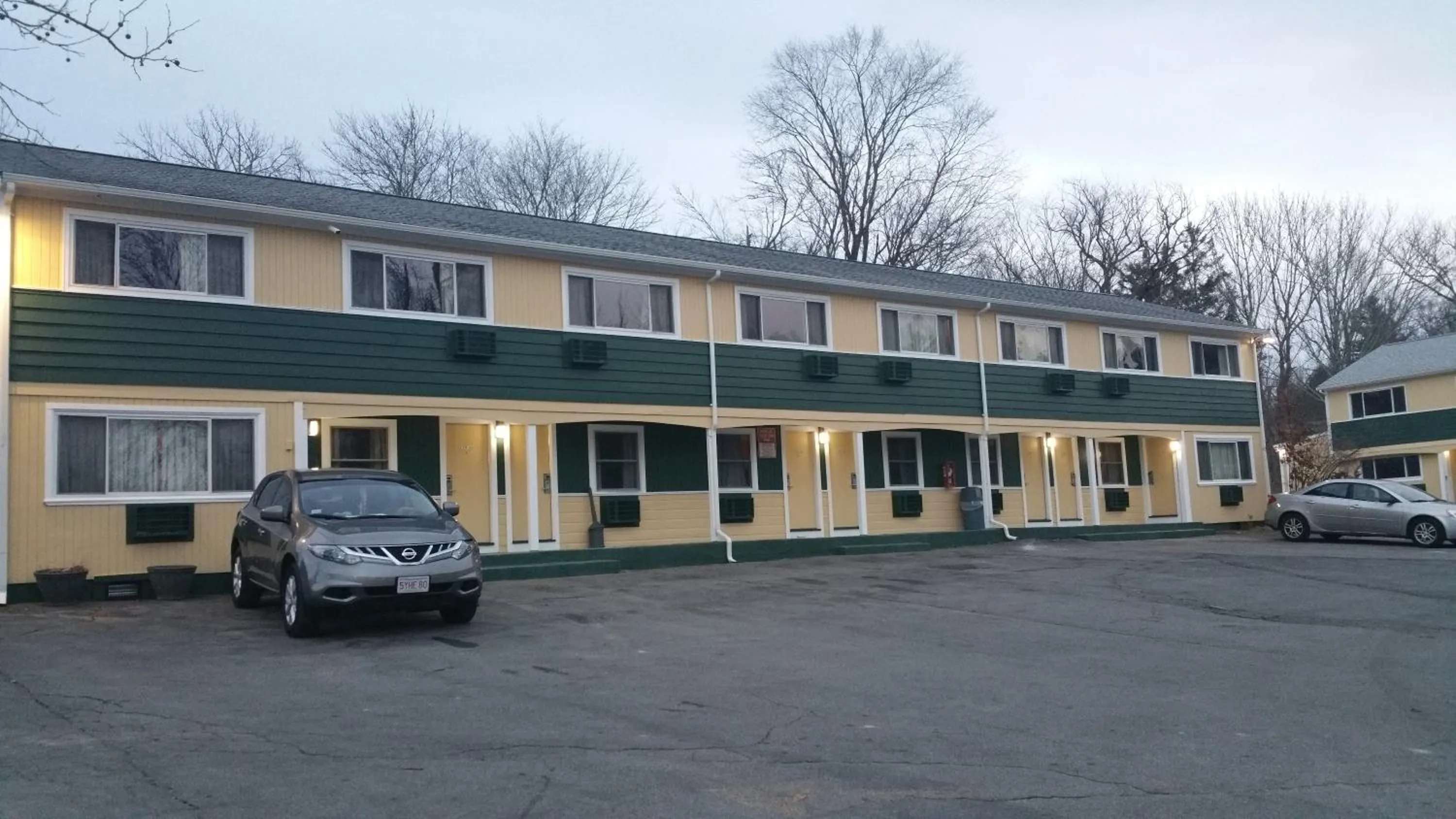 Facade/entrance in Dartmouth Motor Inn