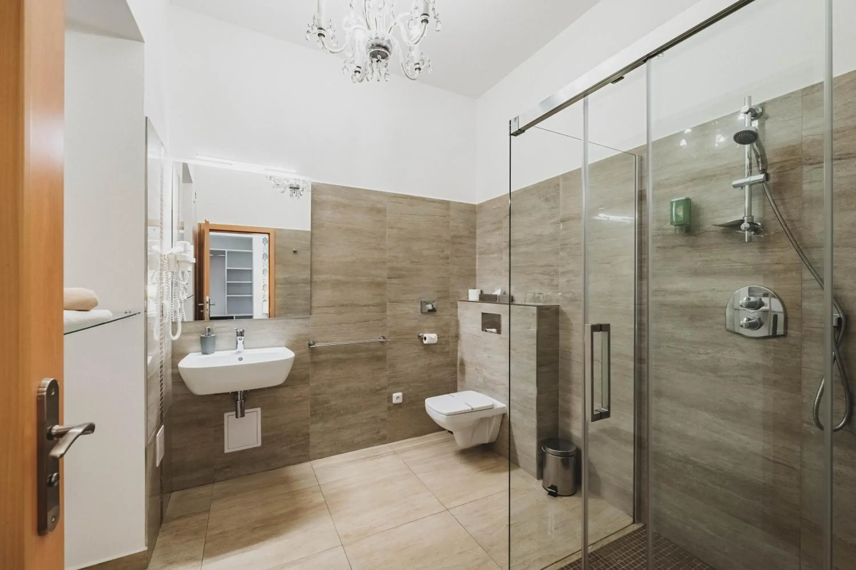 Double or Twin Room with Private Bathroom in Grand Tábor Double or Twin Room with Private Bathroom in Grand Tábor