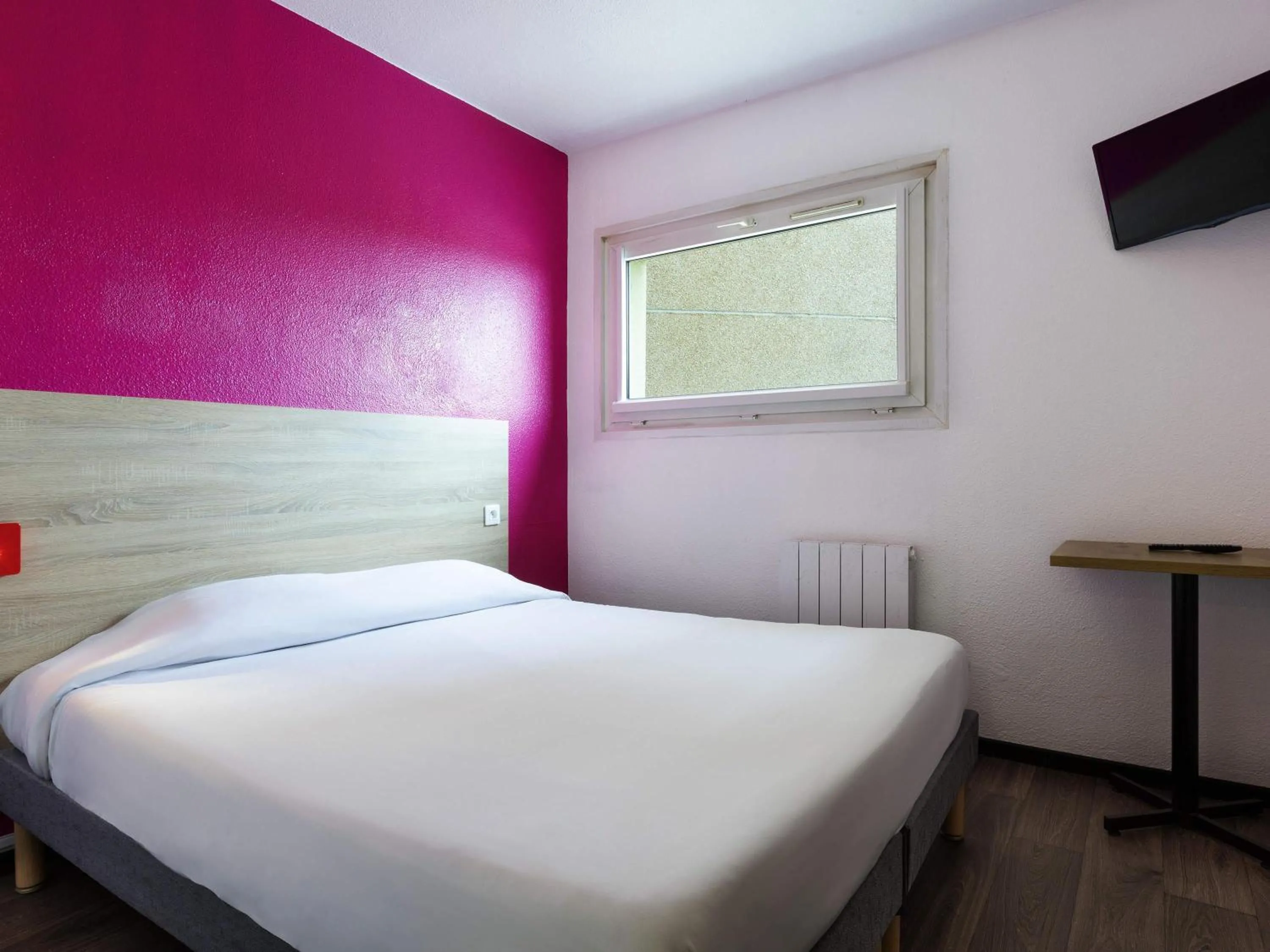 Bedroom, Bed in Hôtel F1 Reims Tinqueux