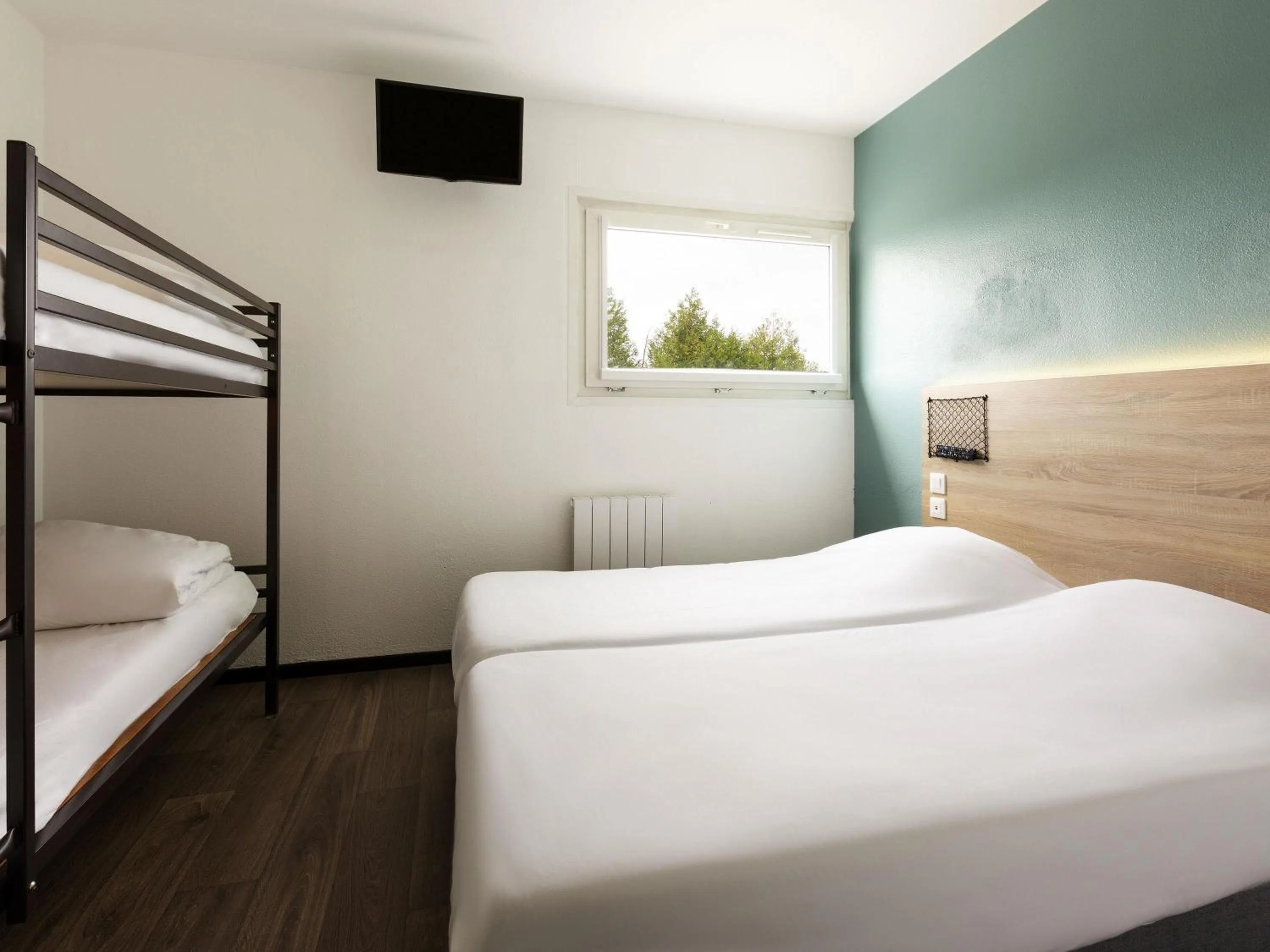 Bedroom, Bed in Hôtel F1 Reims Tinqueux