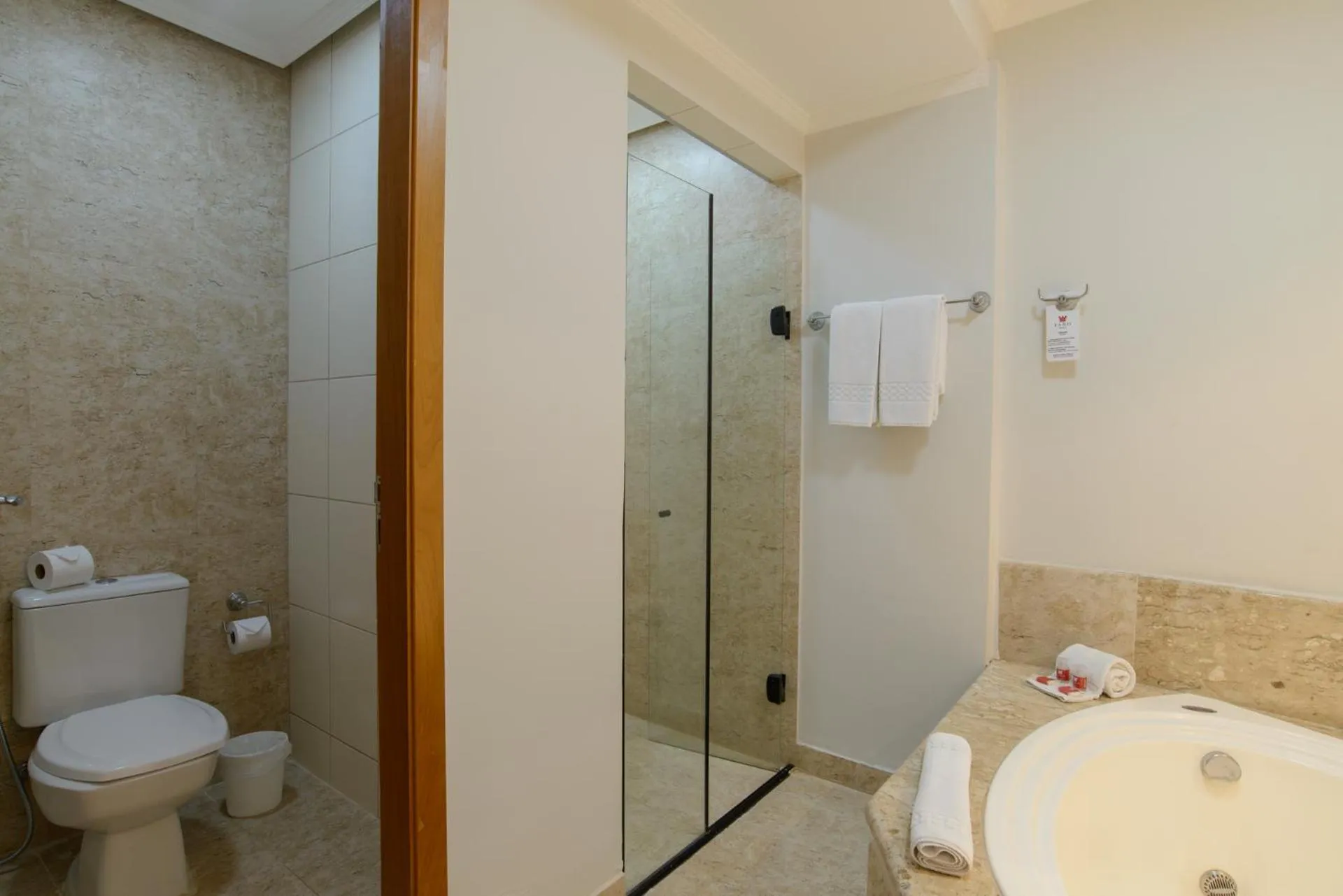 Shower in Faro Hotel Taubaté