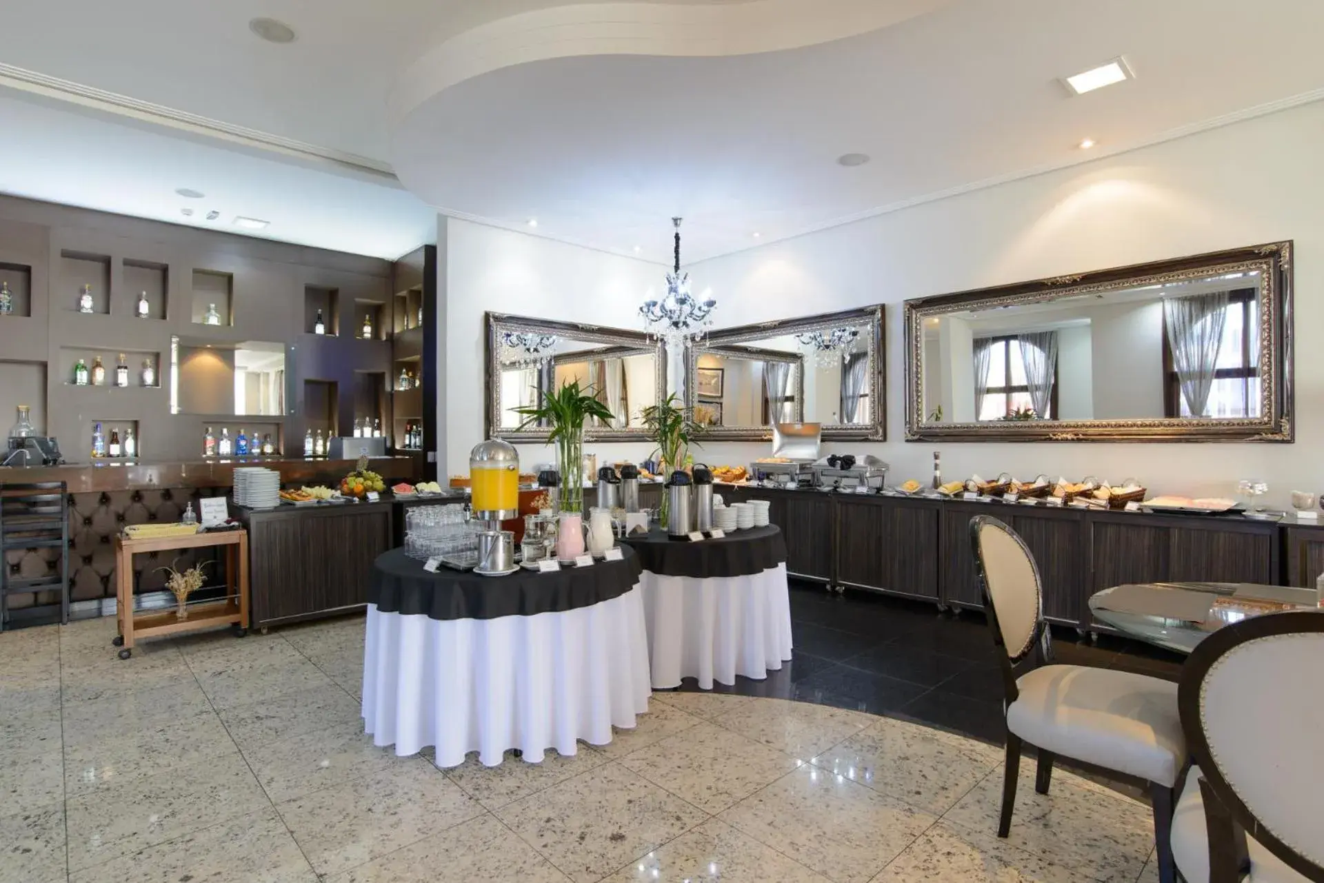 Restaurant/places to eat in Faro Hotel Taubaté Restaurant/places to eat in Faro Hotel Taubaté