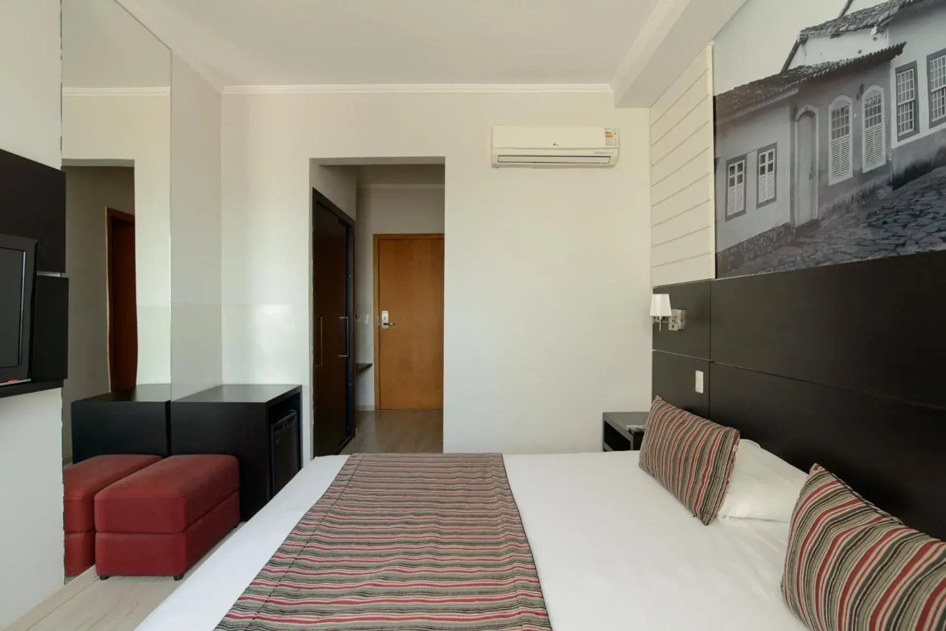 TV and multimedia, Bed in Faro Hotel Taubaté TV and multimedia, Bed in Faro Hotel Taubaté