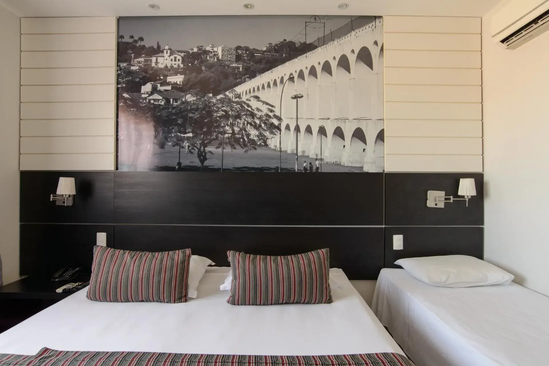 Luxury Triple Room in Faro Hotel Taubaté Luxury Triple Room in Faro Hotel Taubaté