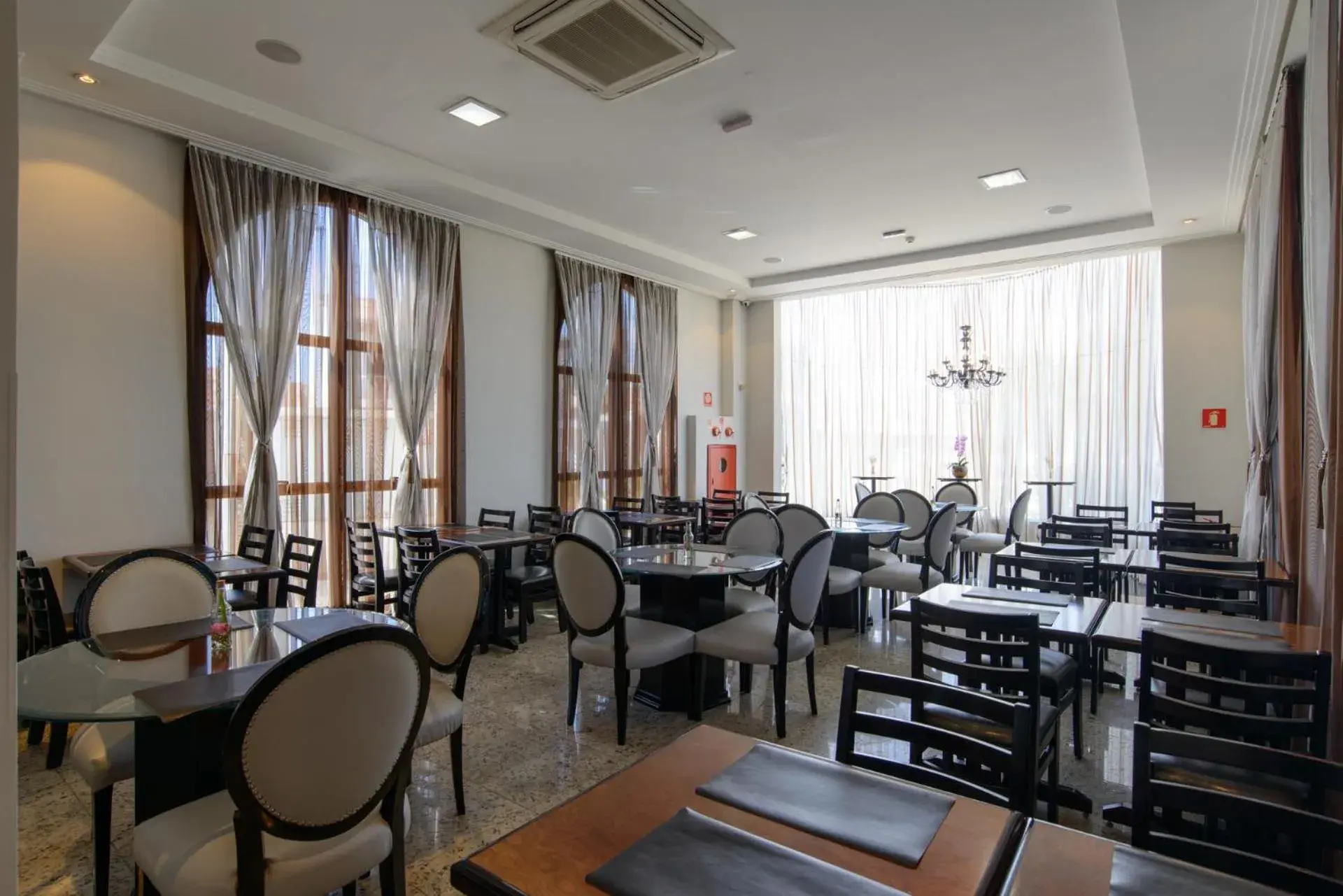 Restaurant/places to eat in Faro Hotel Taubaté Restaurant/places to eat in Faro Hotel Taubaté