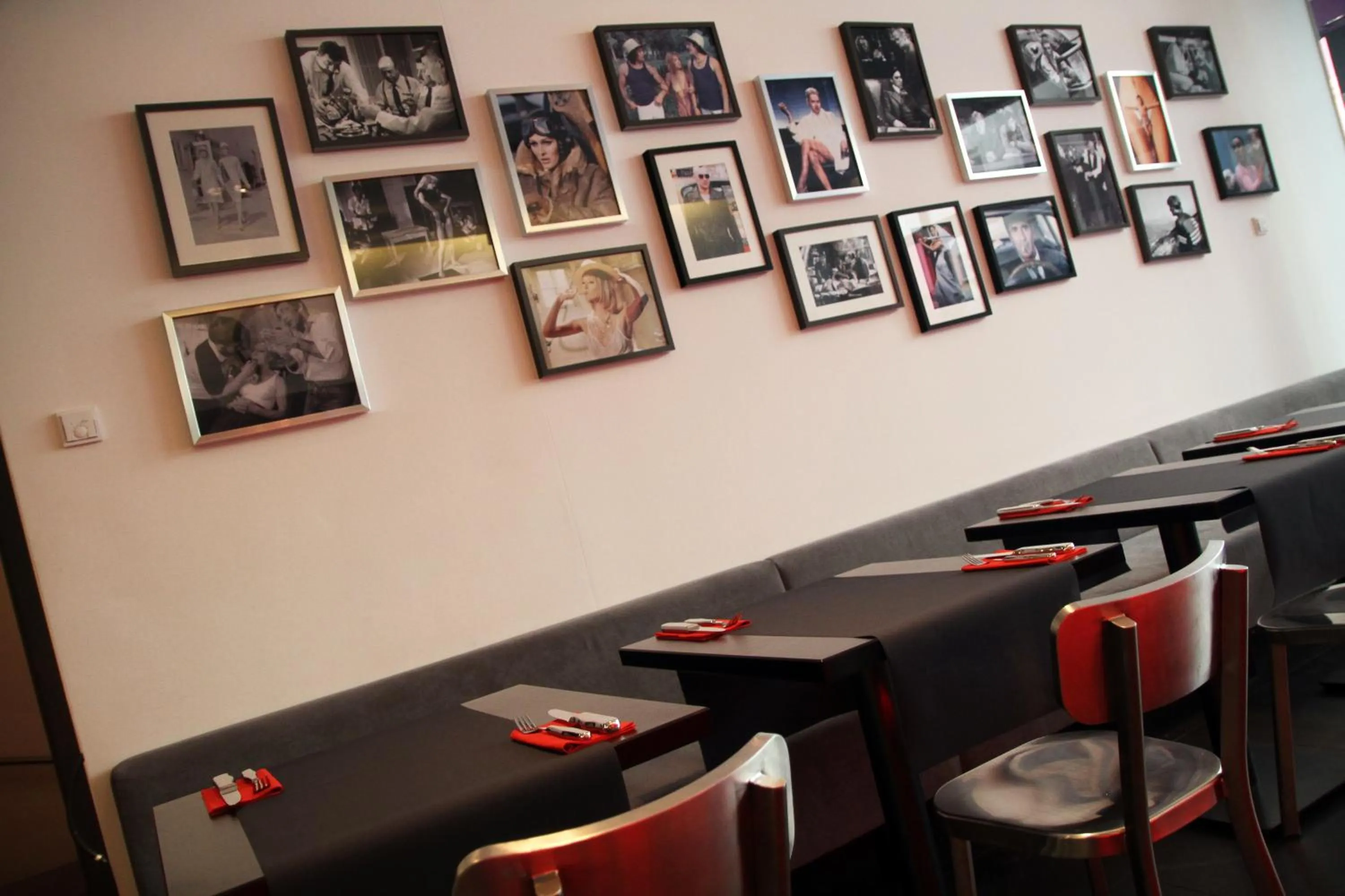 Restaurant/places to eat in Hotel Grey