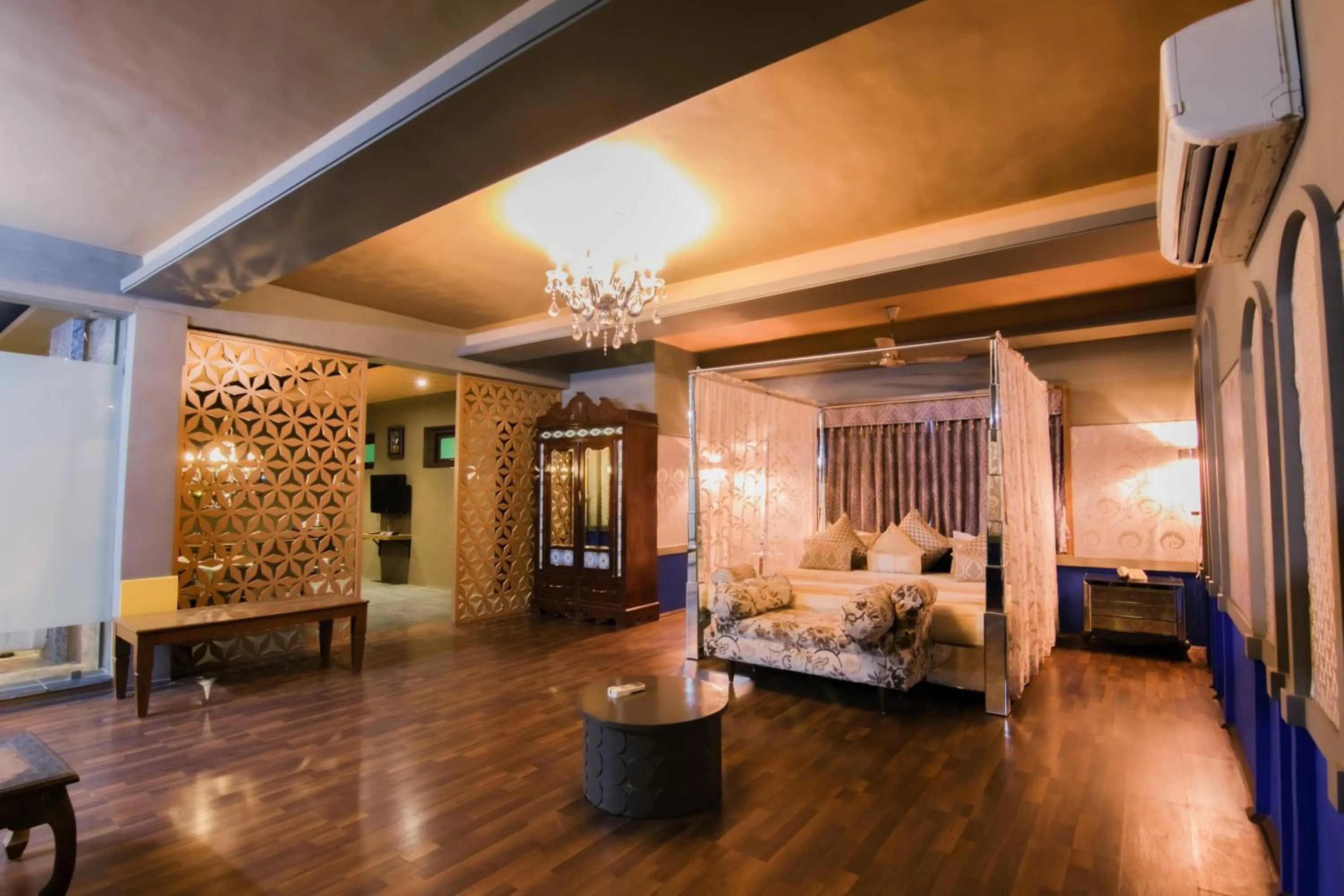 Bed in Heritage Khirasara Palace