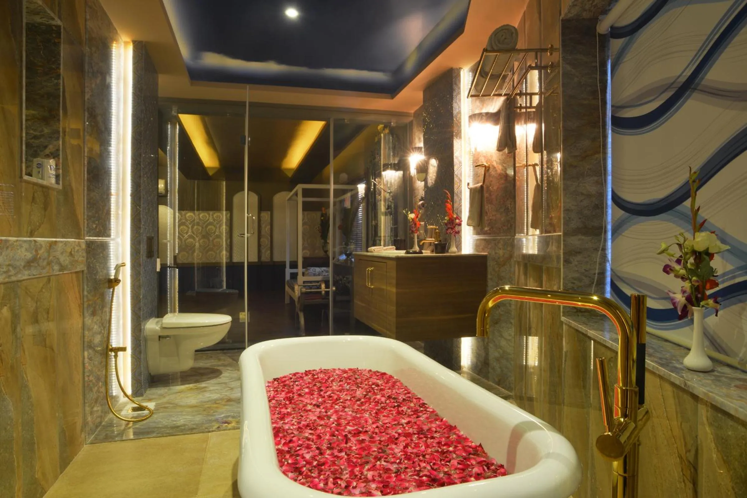 Shower in Heritage Khirasara Palace