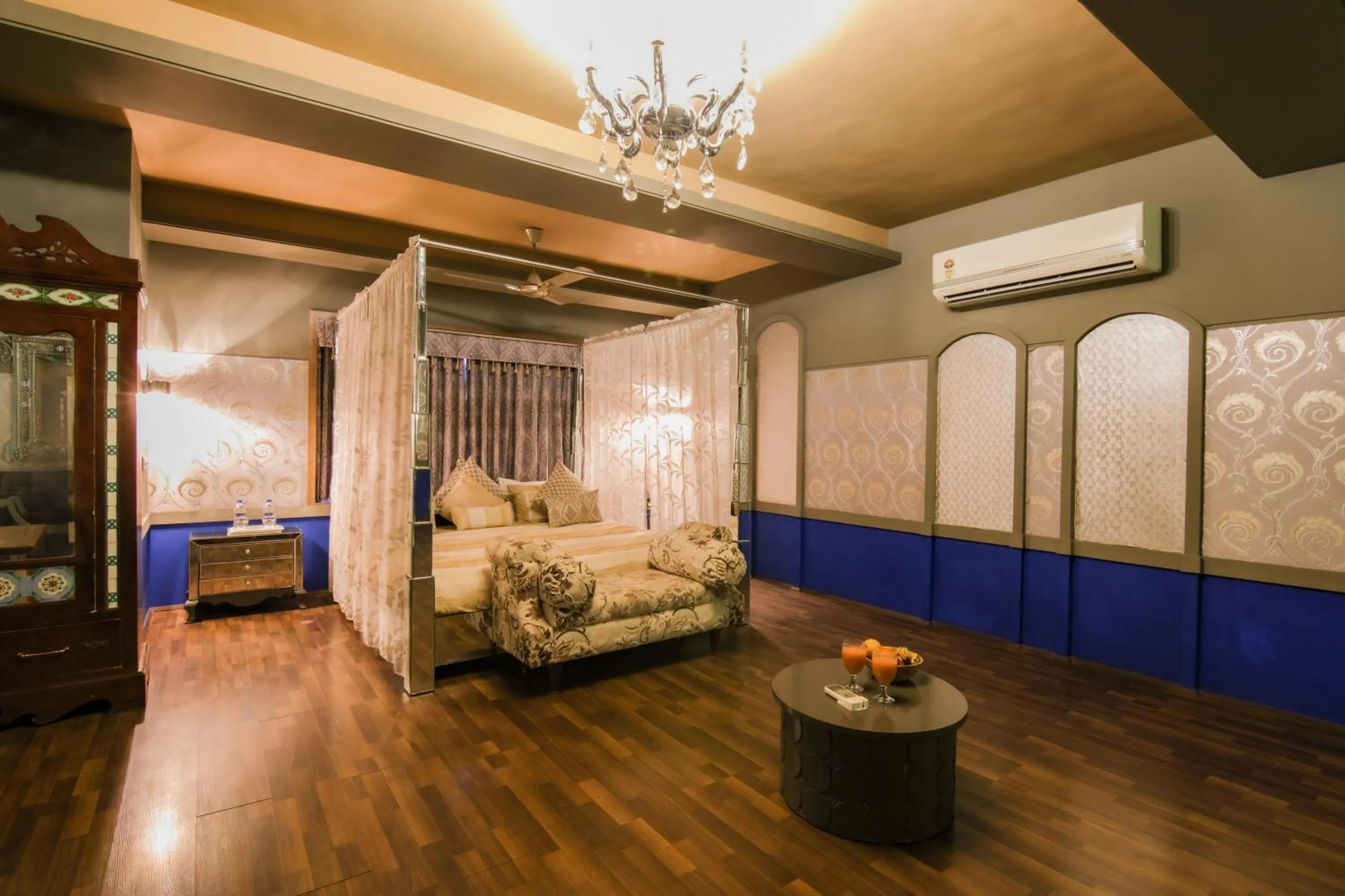 Bed in Heritage Khirasara Palace