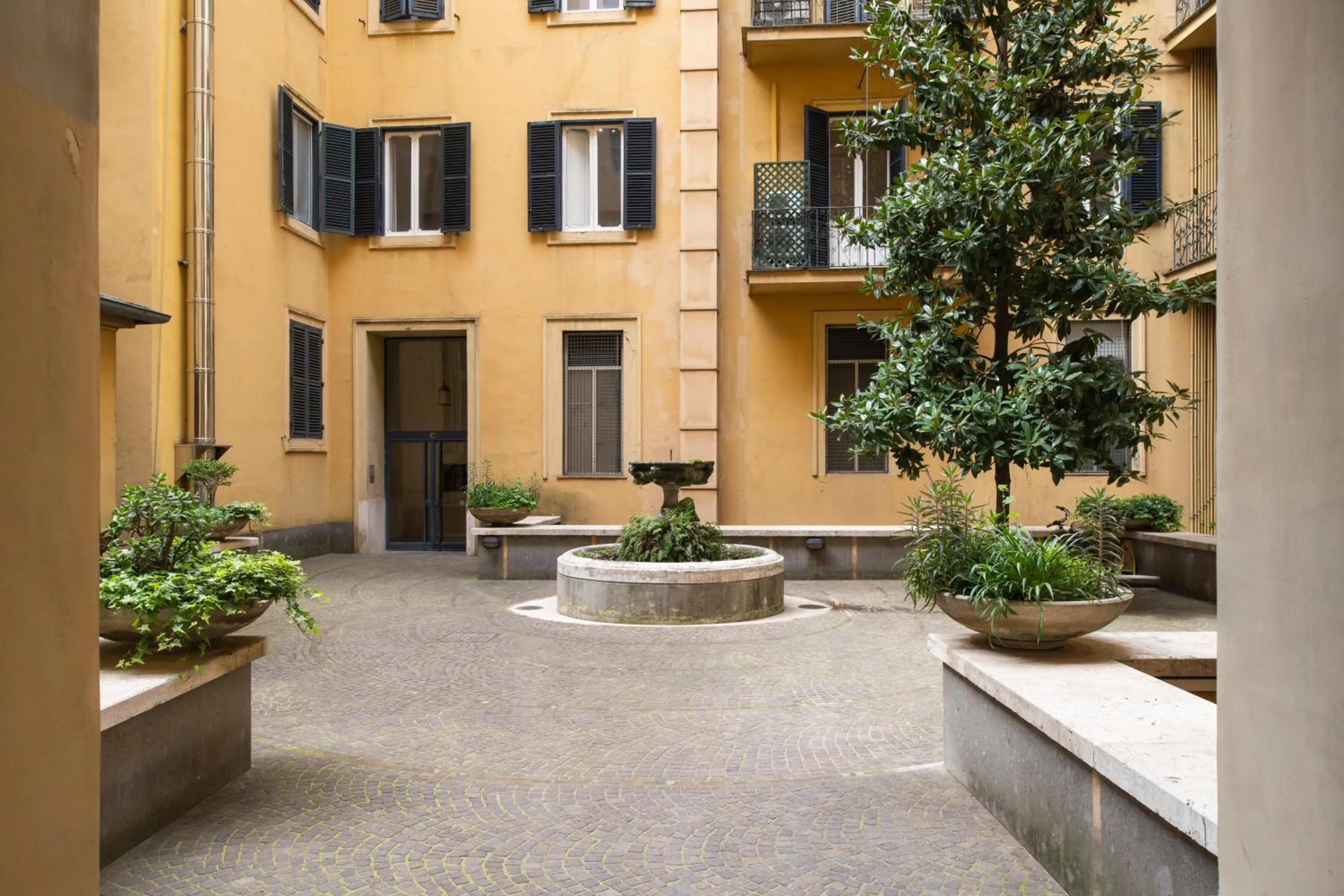 Inner courtyard view in Sky Blue Place Rome