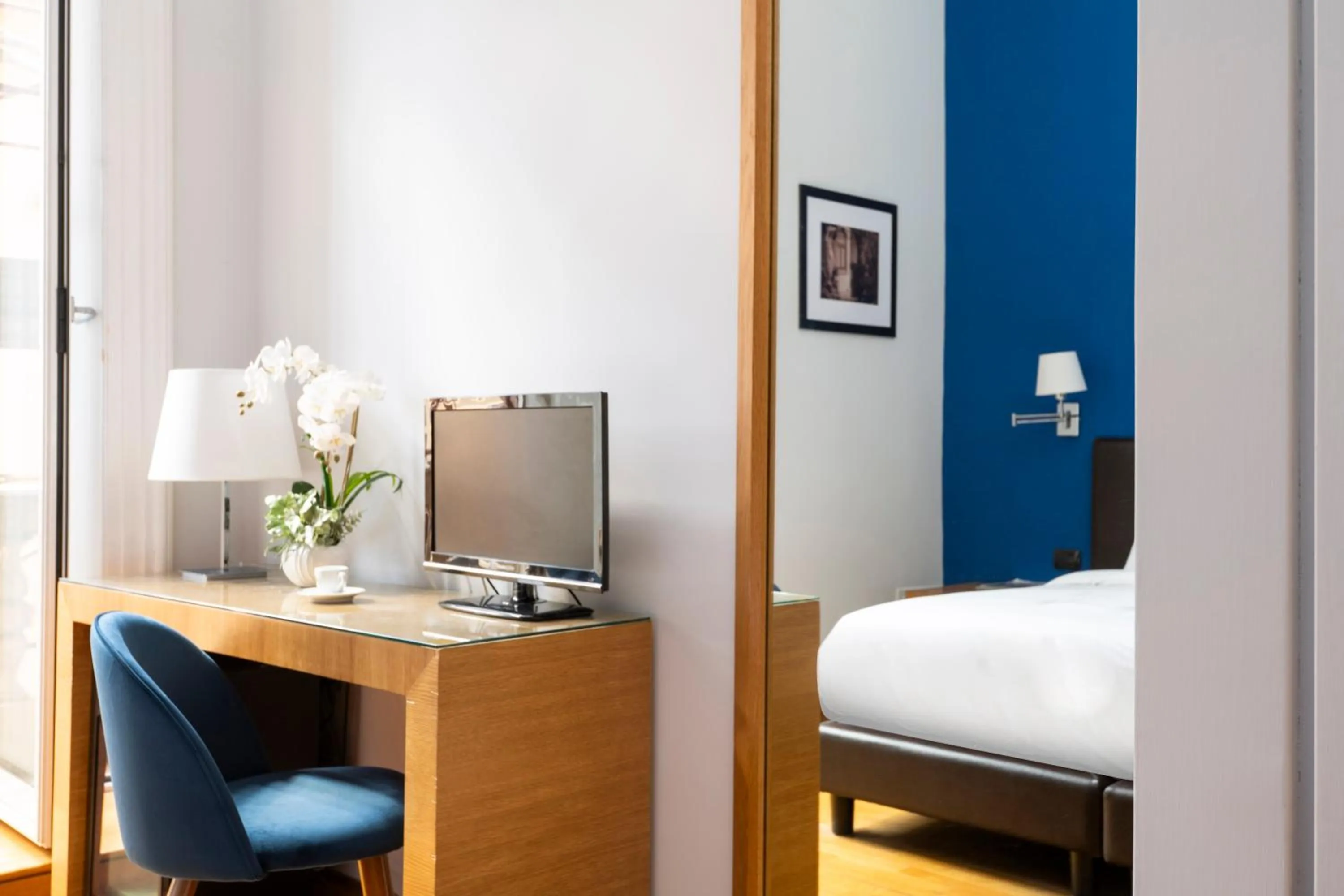 TV and multimedia, Bed in Sky Blue Place Rome