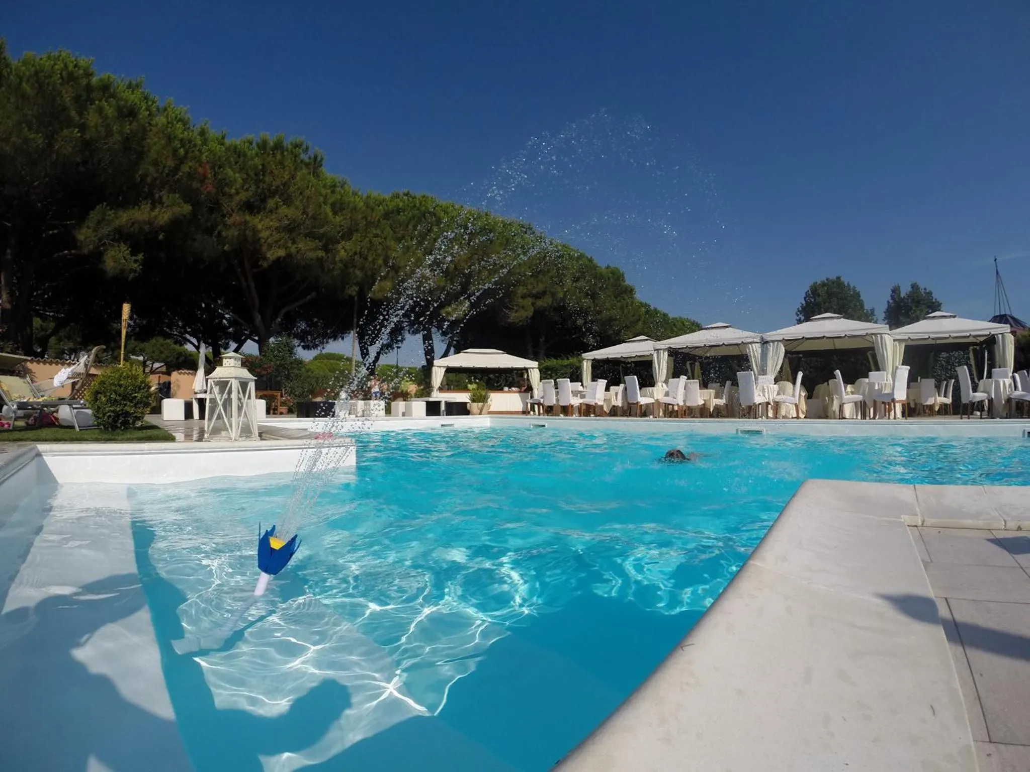 Swimming pool in Hotel Velcamare