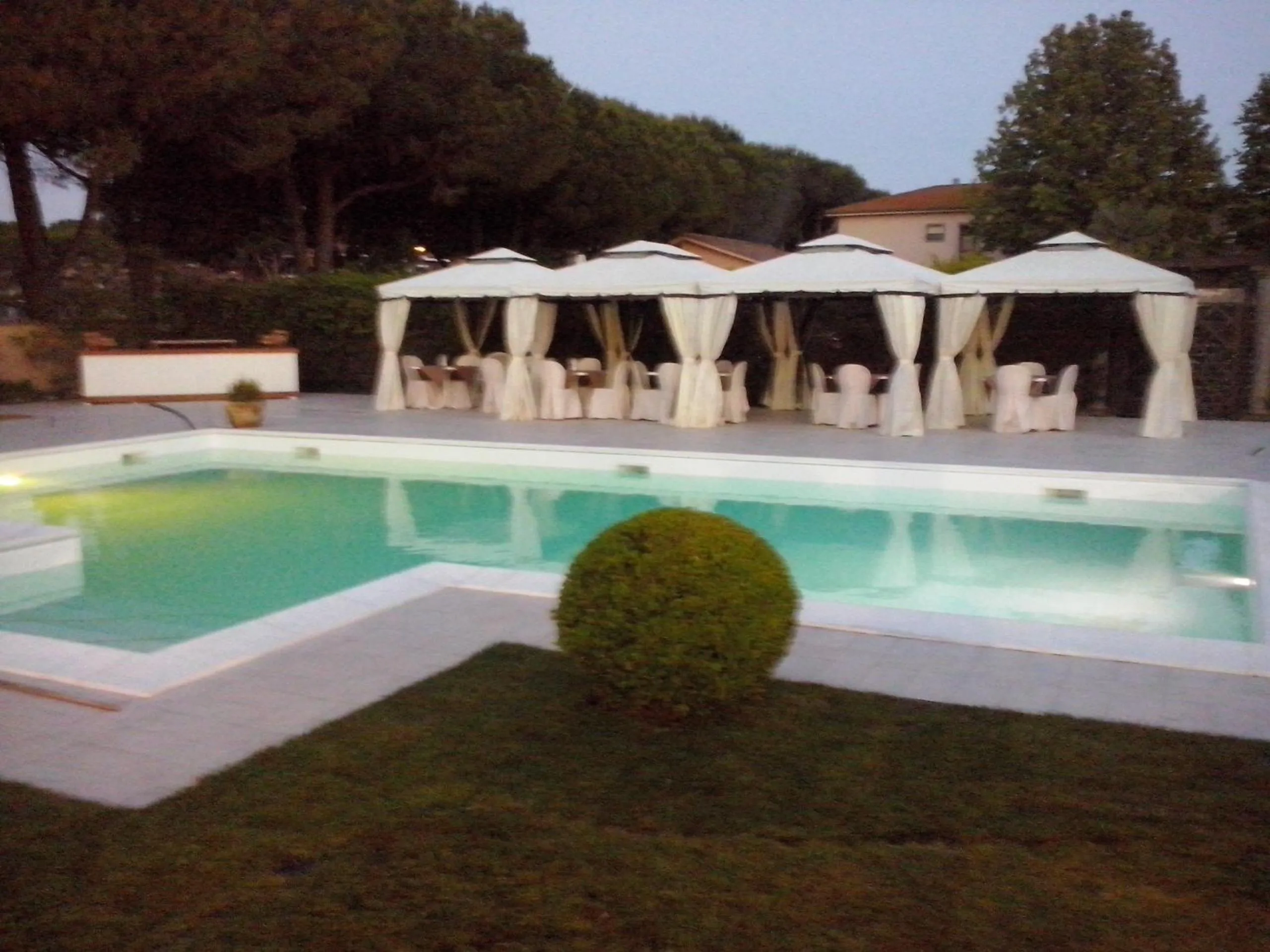 Swimming pool in Hotel Velcamare