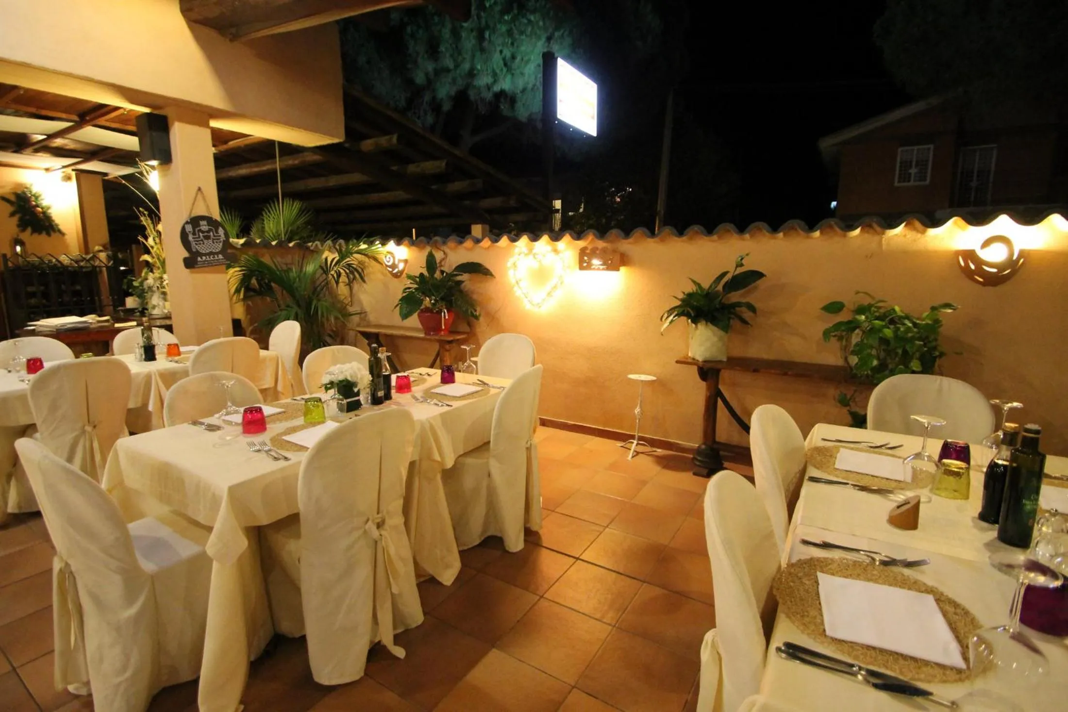 Restaurant/places to eat in Hotel Velcamare