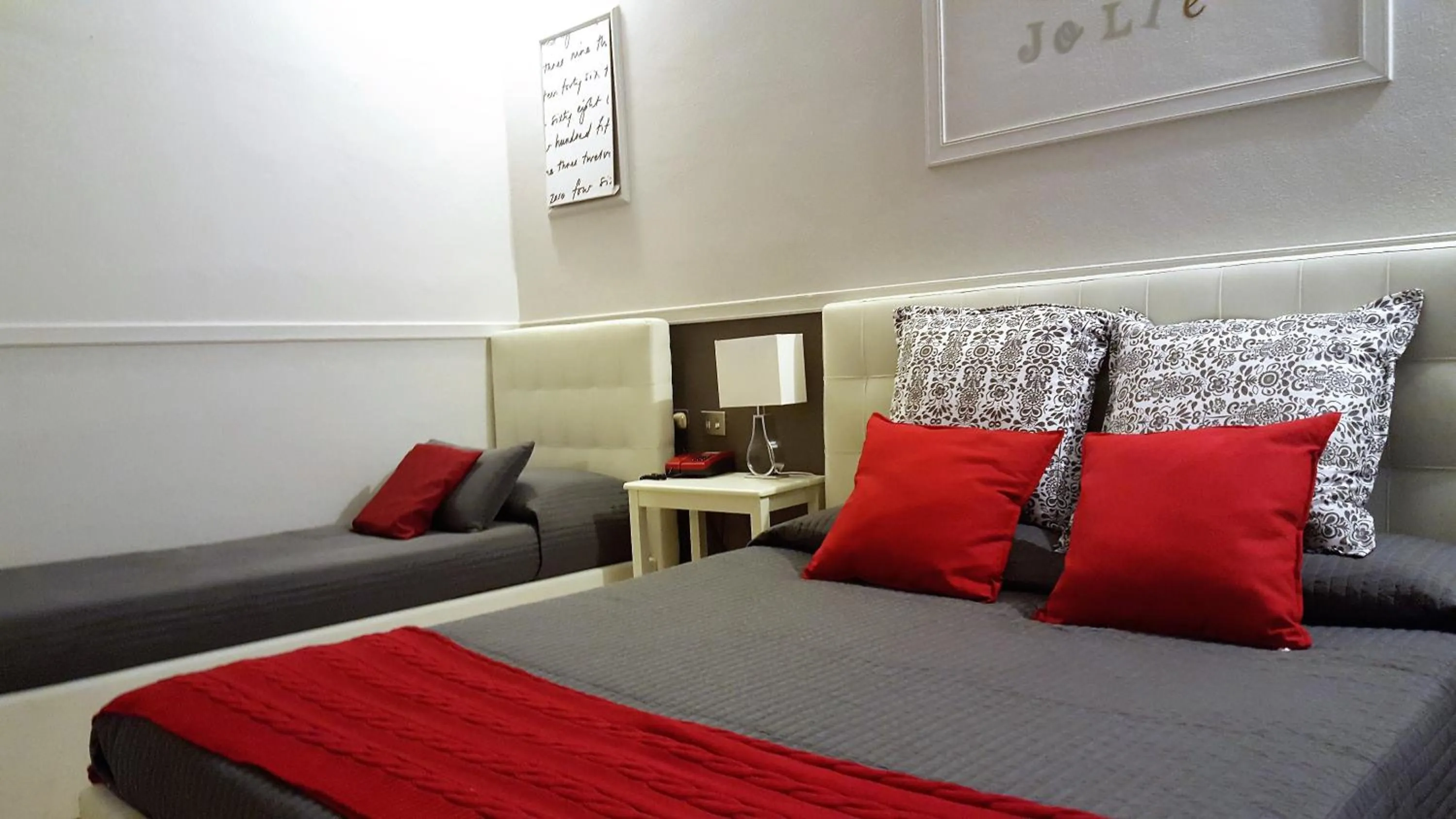 Photo of the whole room, Bed in Hotel Velcamare