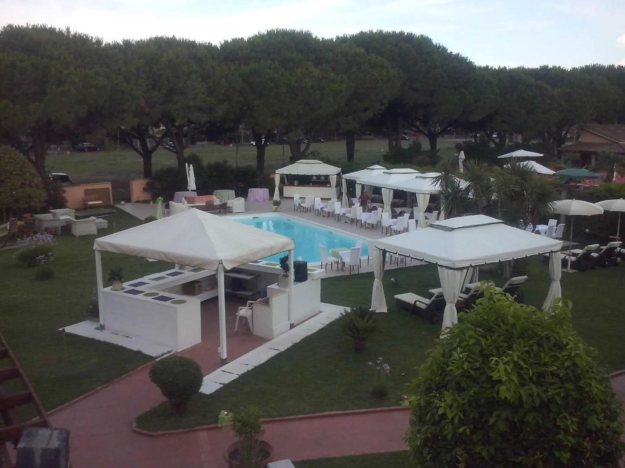 Restaurant/places to eat in Hotel Velcamare