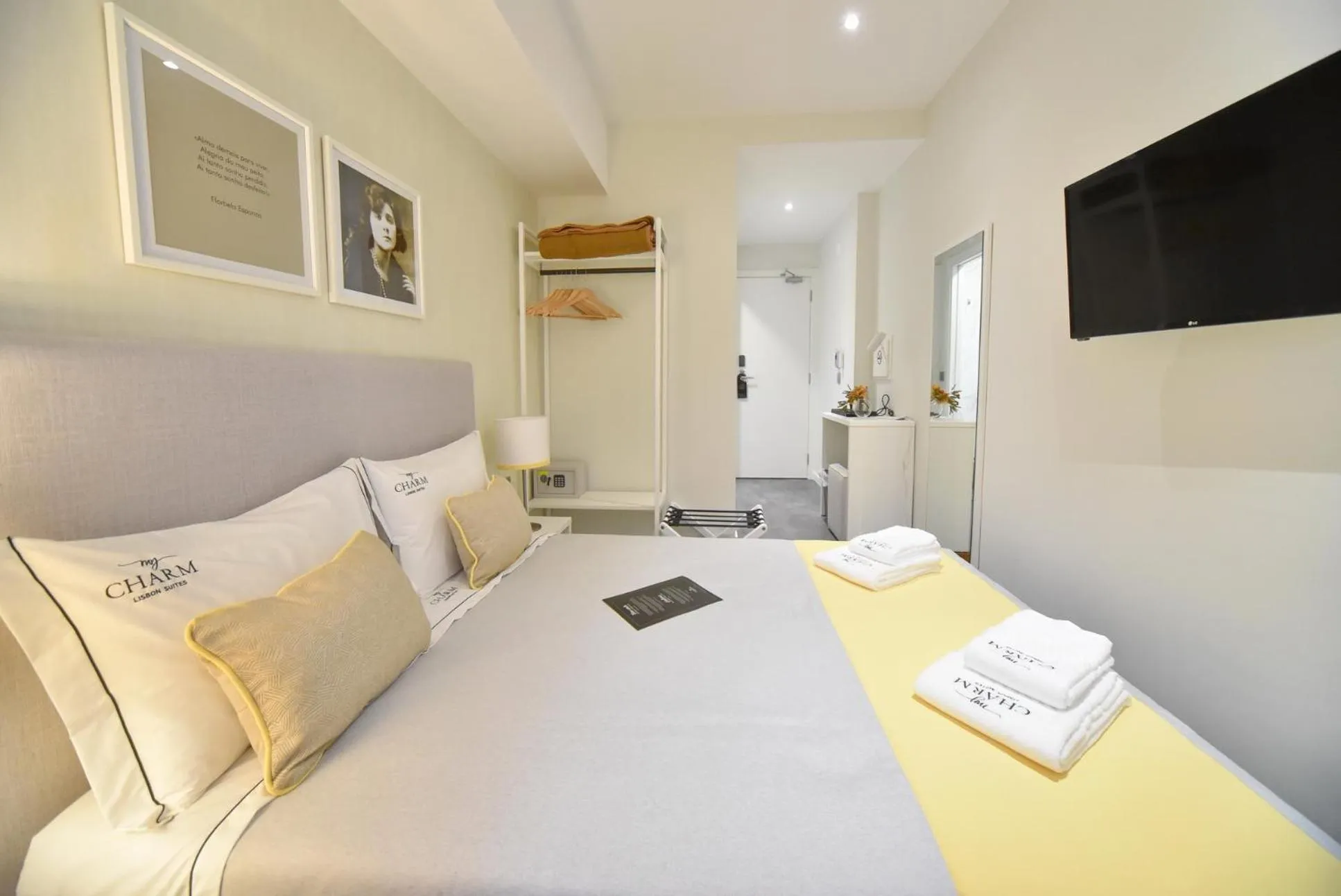 Bed in My Charm Lisbon Suites